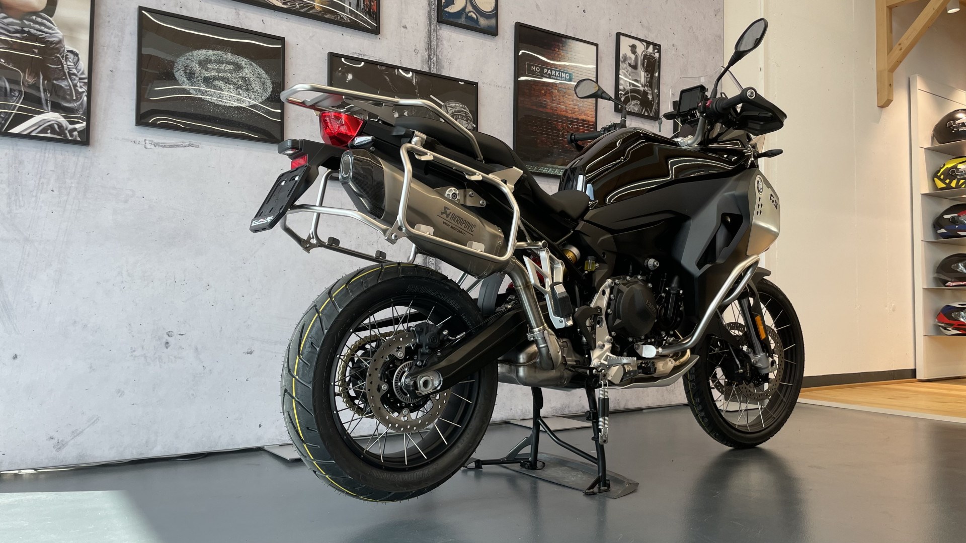 BMW F 900 GS Adventure-showroom-element-2