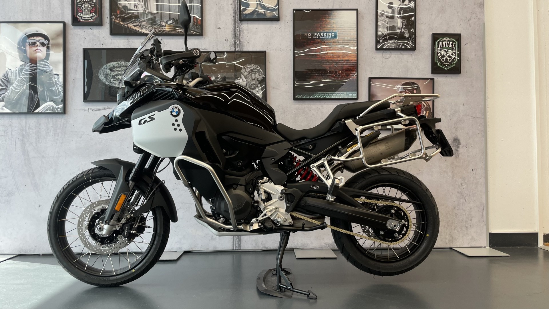 BMW F 900 GS Adventure-showroom-element-3