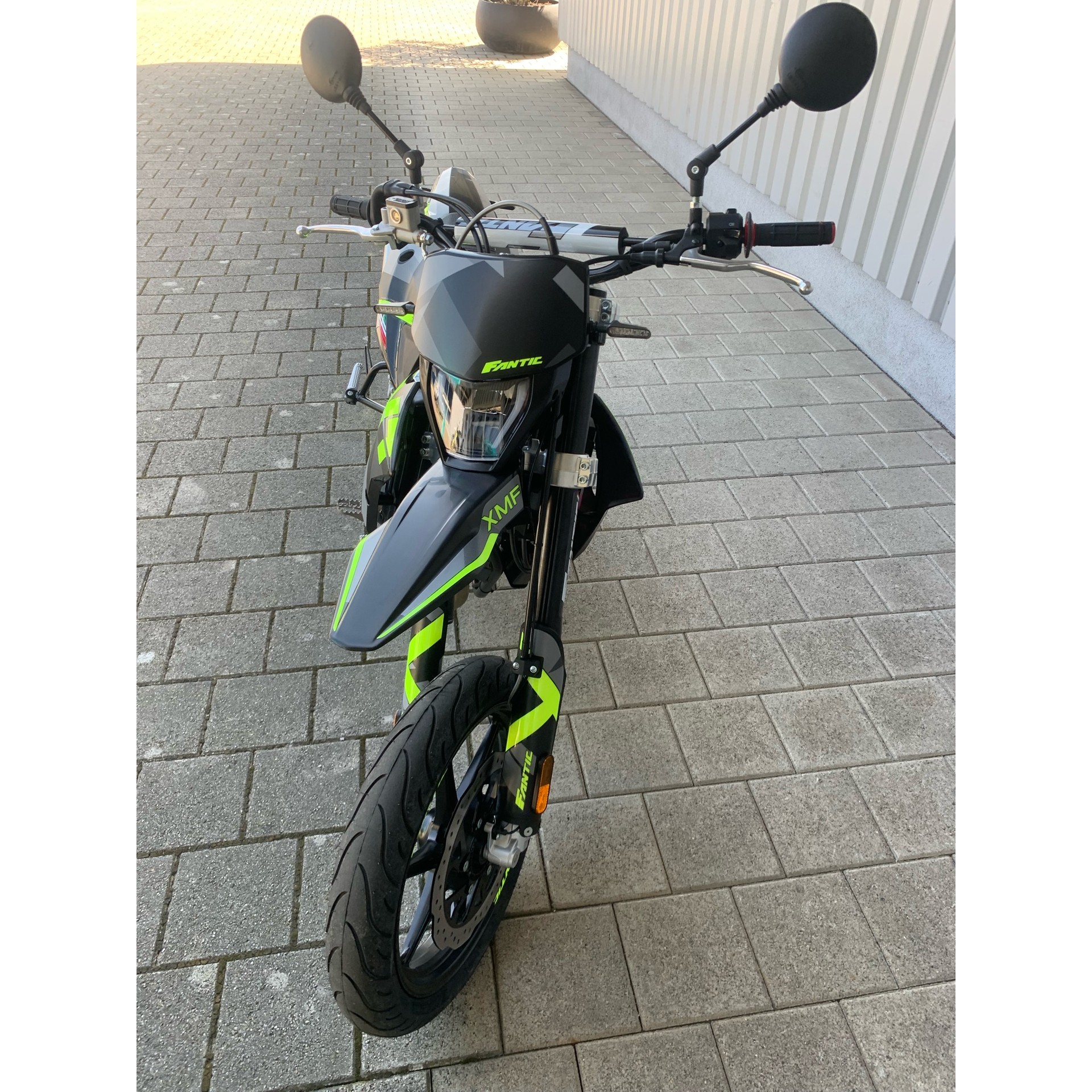 FANTIC XMF 125 Motard Performance-showroom-element-3
