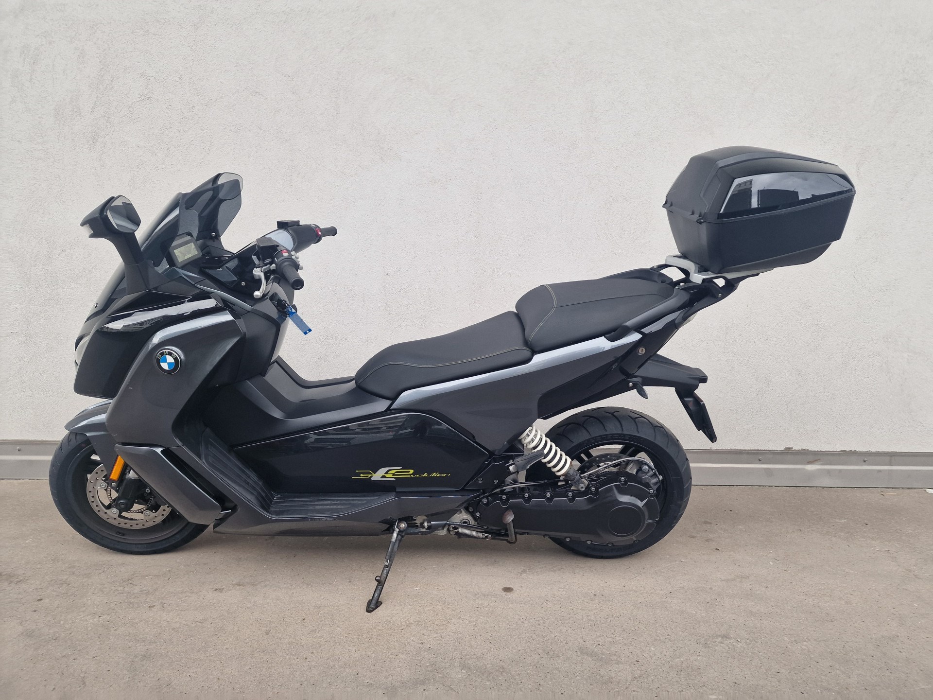 BMW C Evolution-showroom-element-1