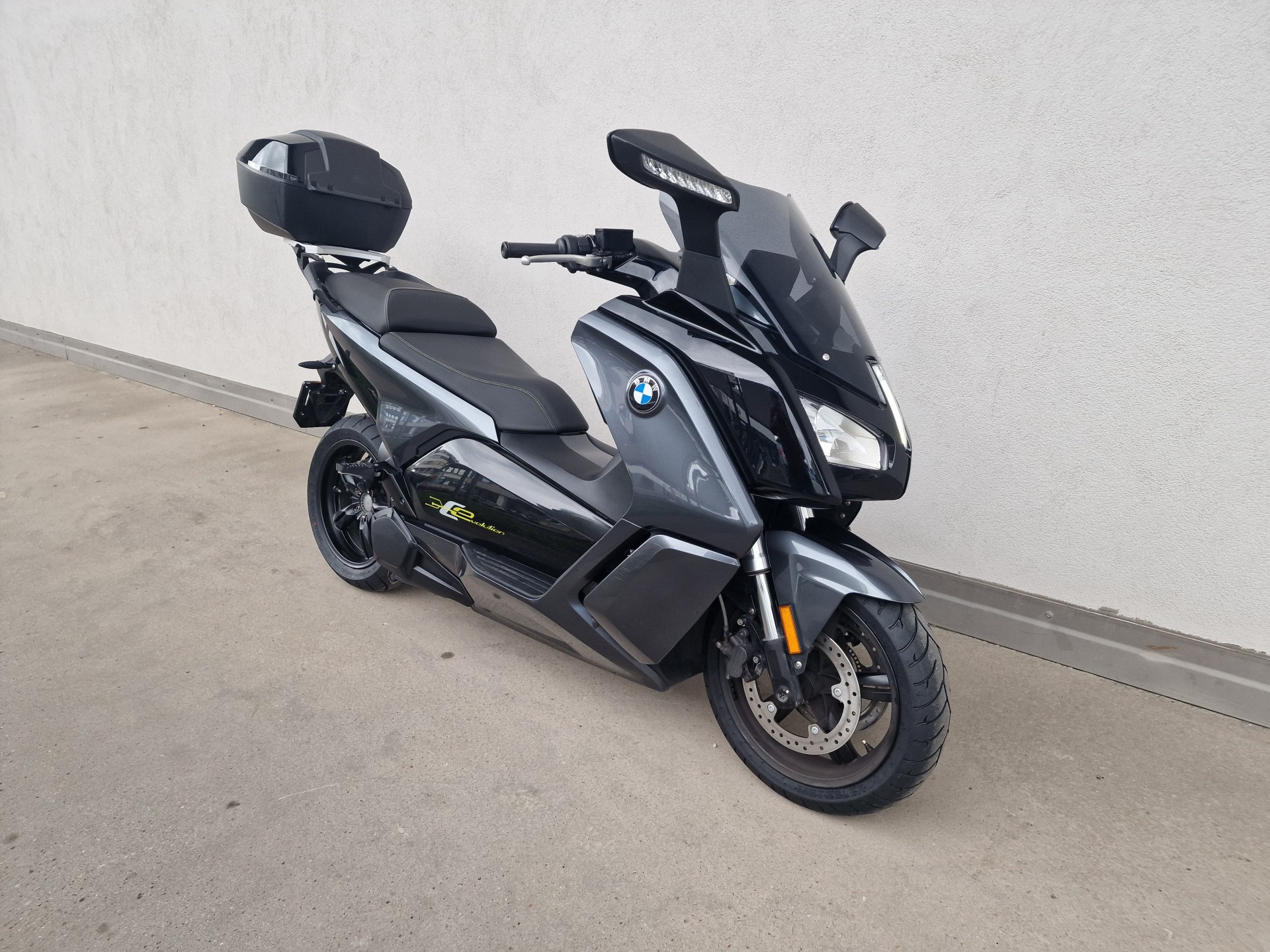 BMW C Evolution-showroom-element-2