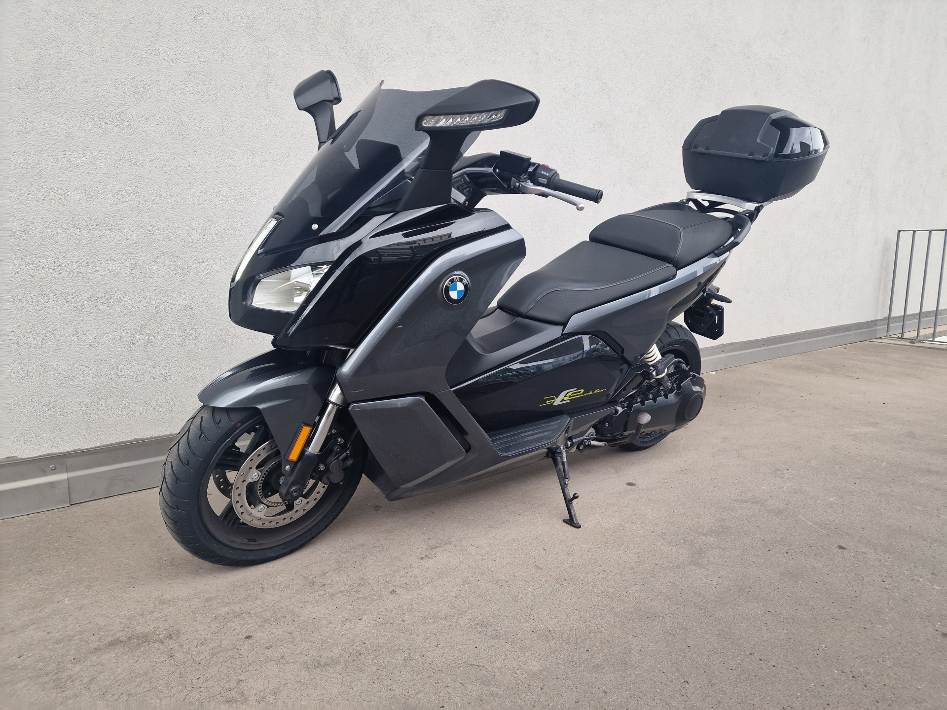 BMW C Evolution-showroom-element-3