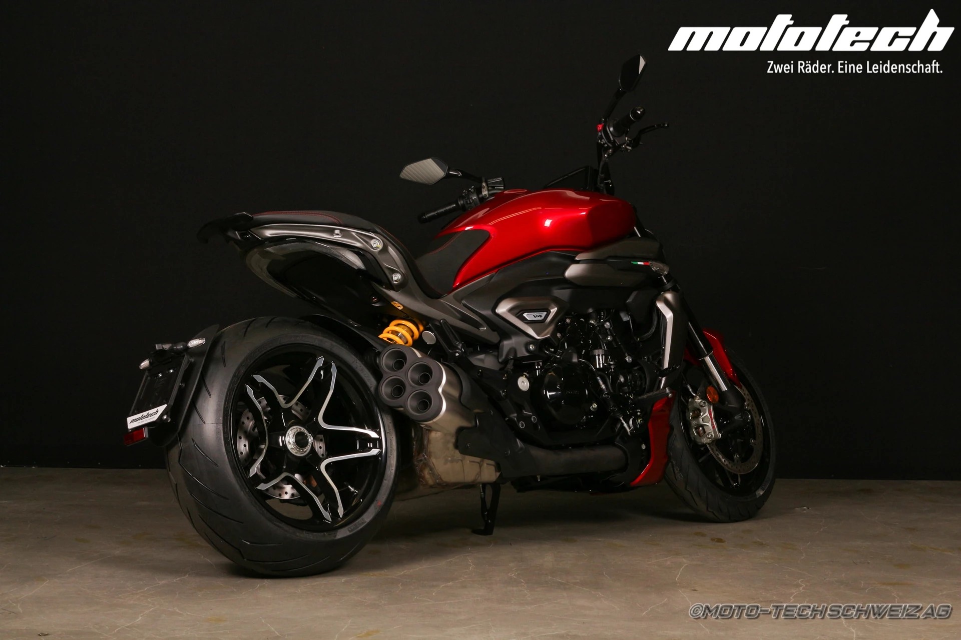 DUCATI X Diavel V4-showroom-element-2