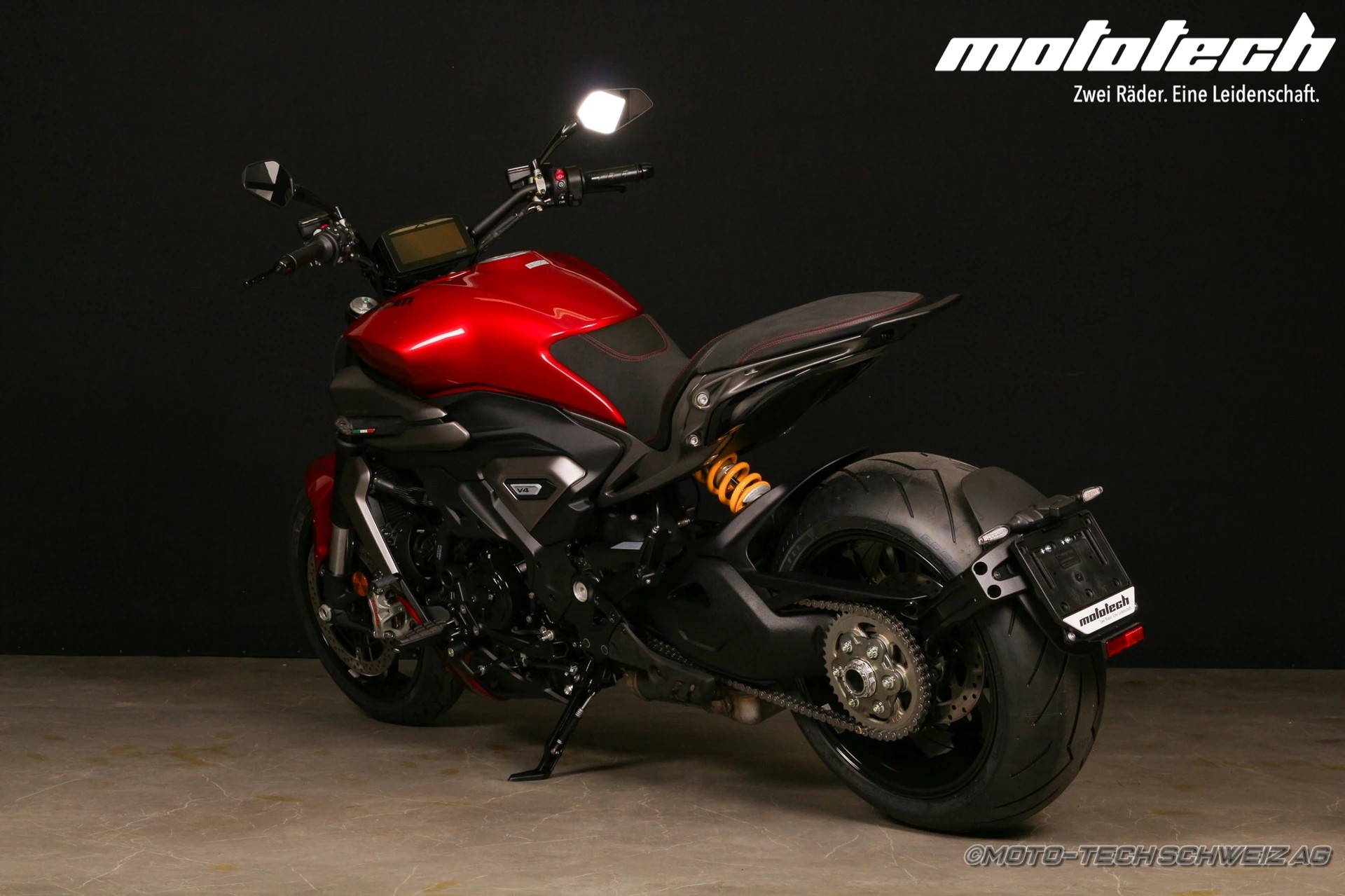 DUCATI X Diavel V4-showroom-element-3