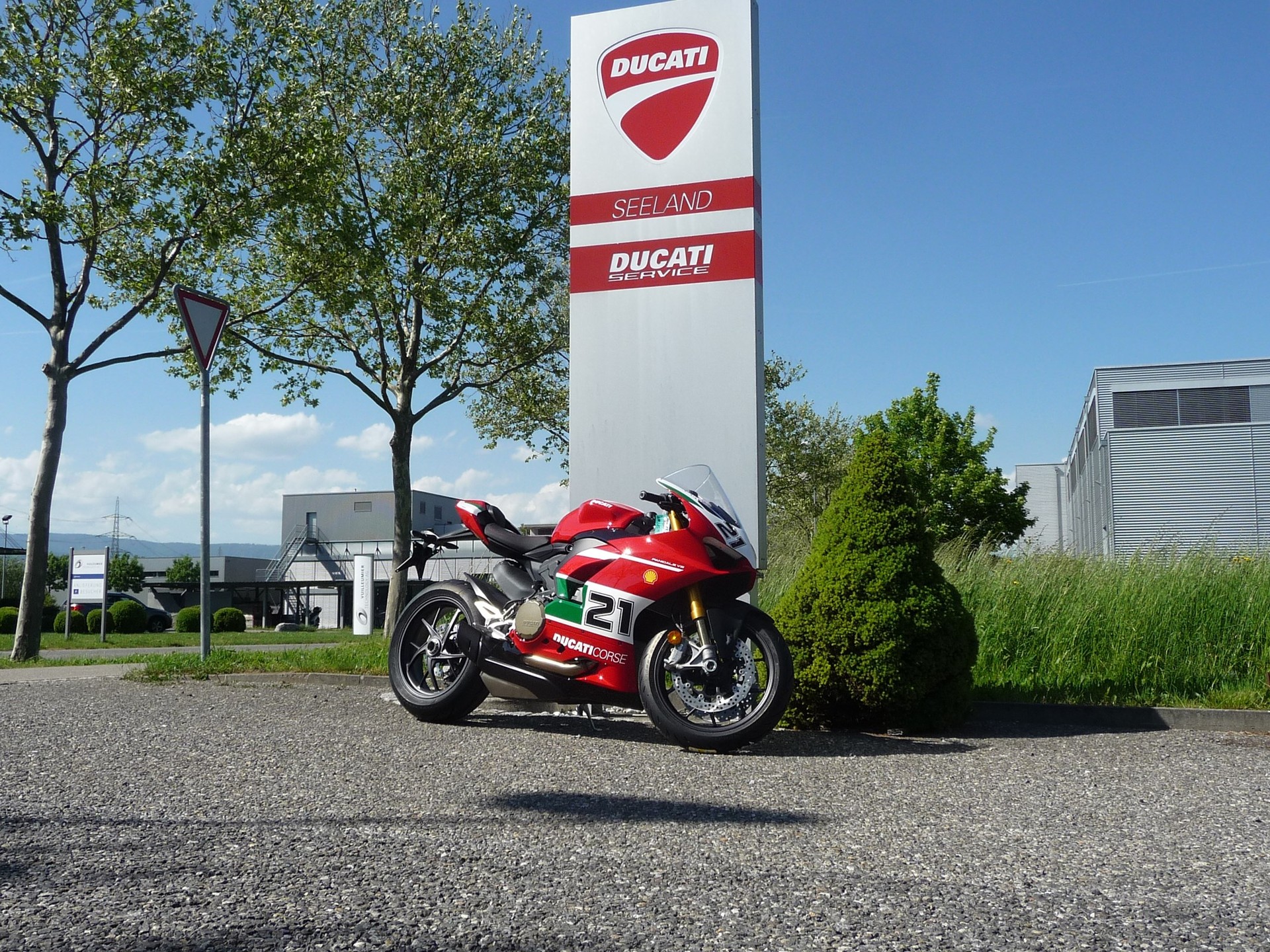 DUCATI Panigale V2-showroom-element-2