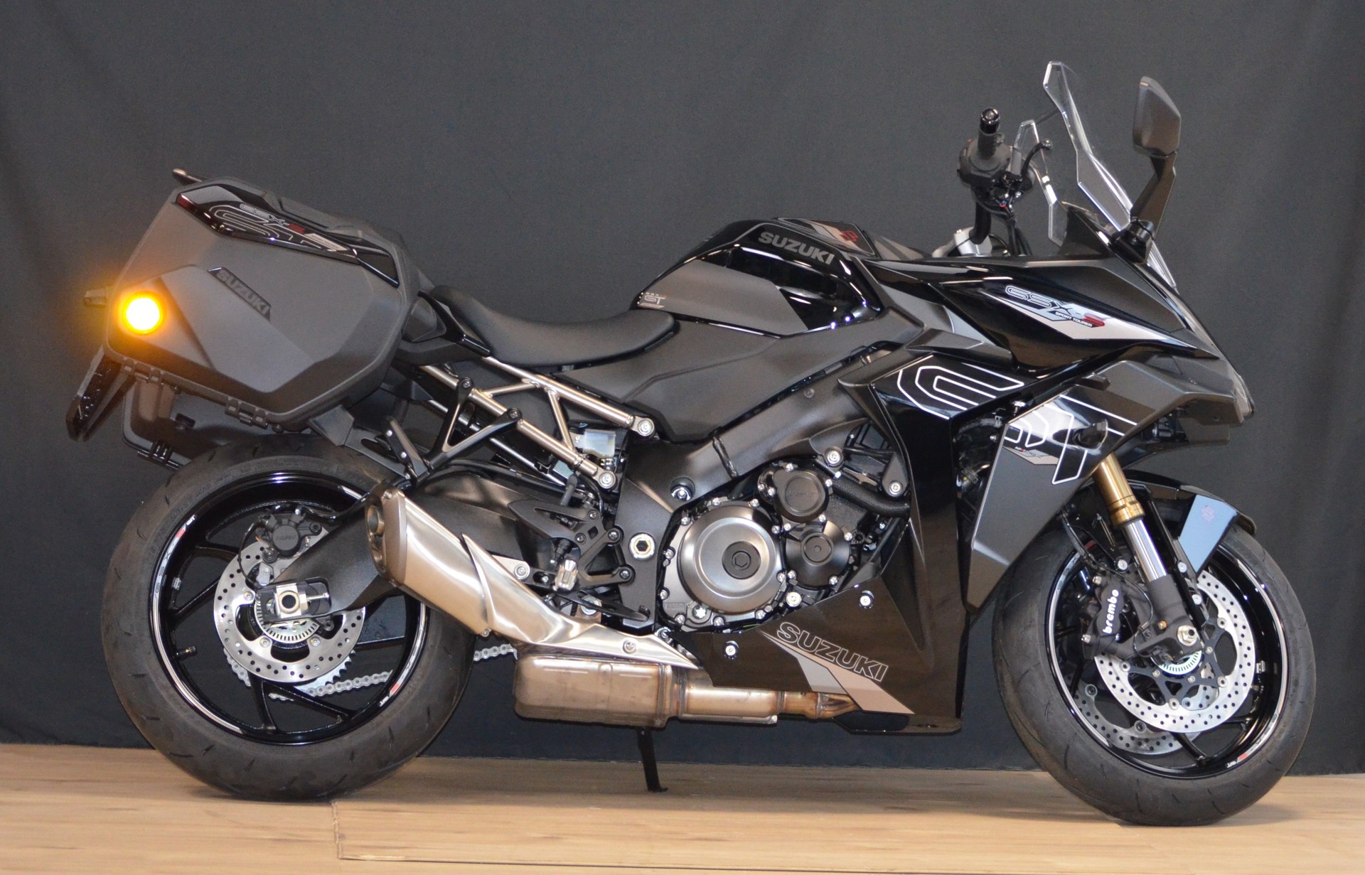 SUZUKI GSX-S 1000 GT Travel-showroom-element-1