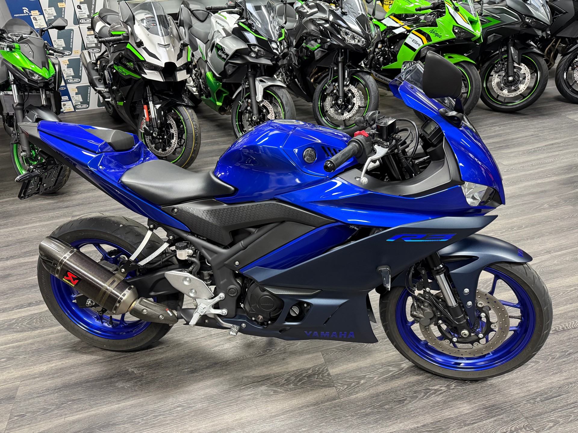 YAMAHA YZF-R3-showroom-element-3
