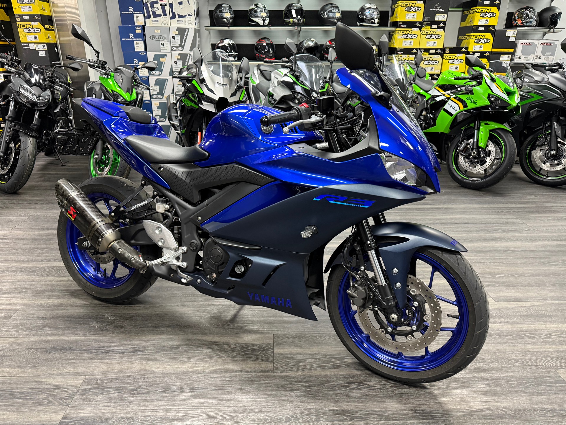 YAMAHA YZF-R3-showroom-element-1