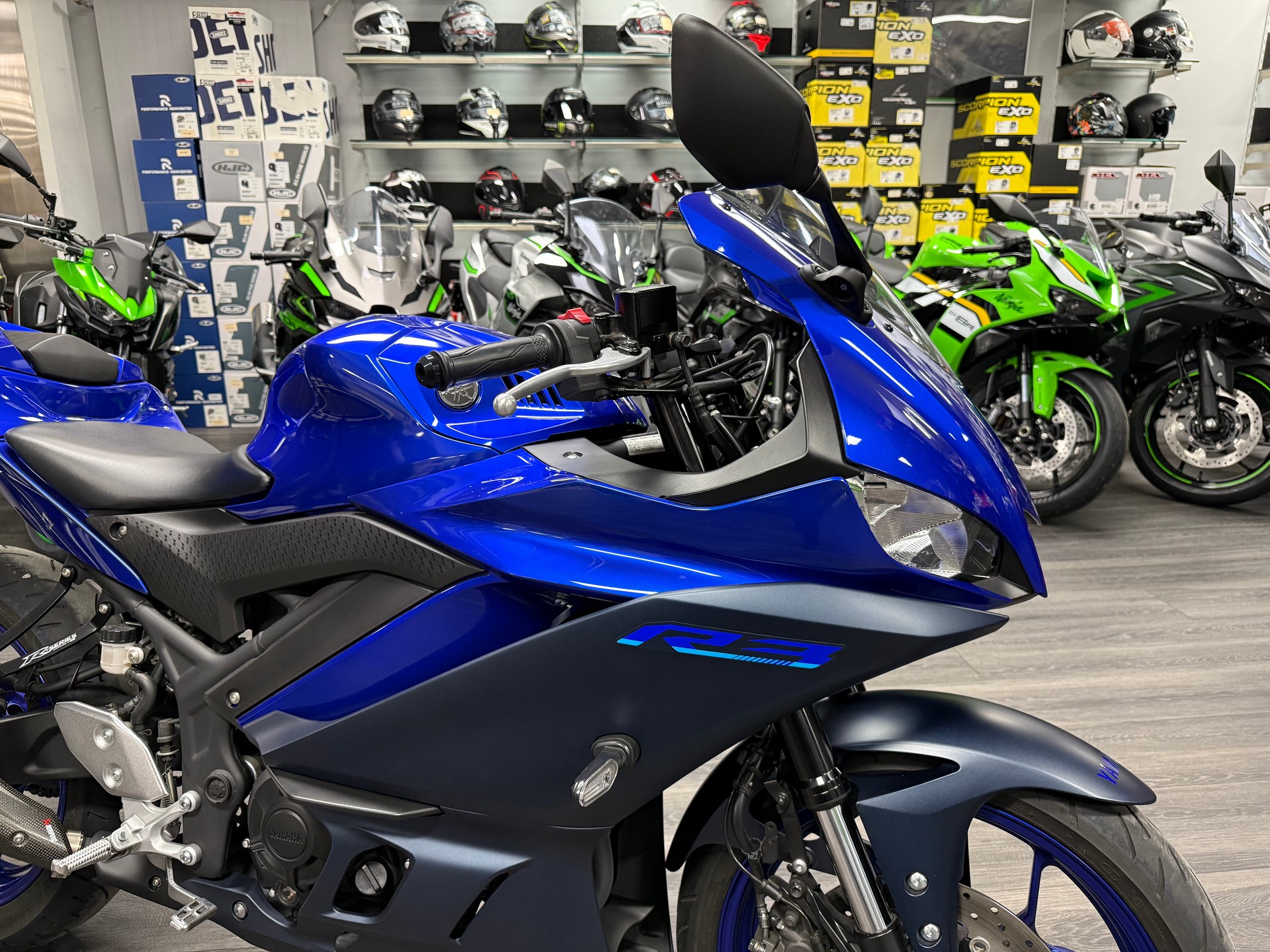YAMAHA YZF-R3-showroom-element-2