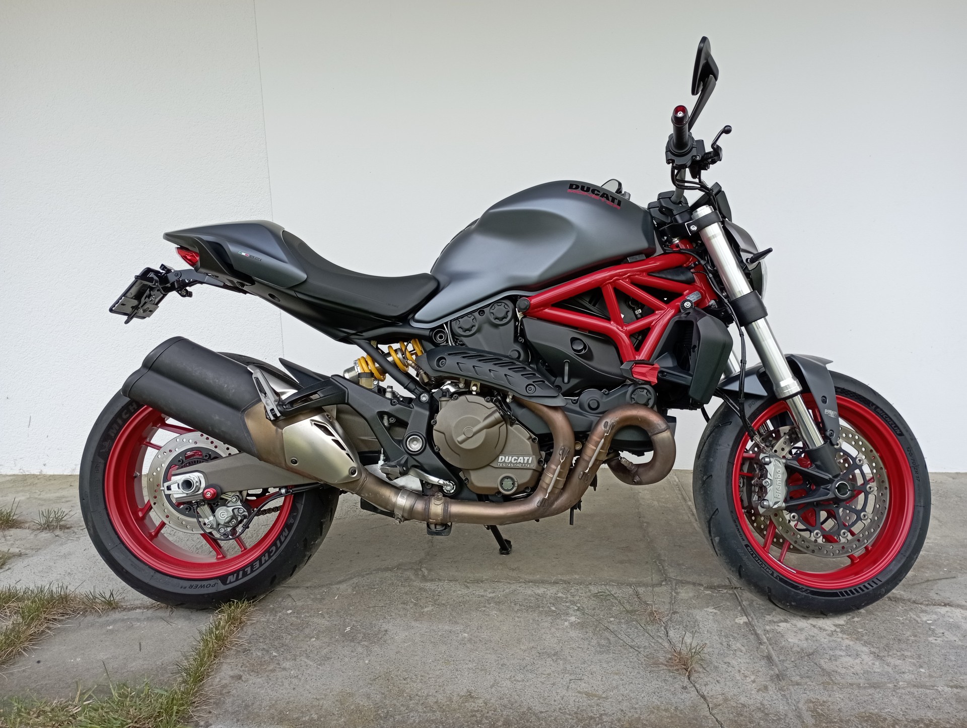 DUCATI Monster 821-image-3
