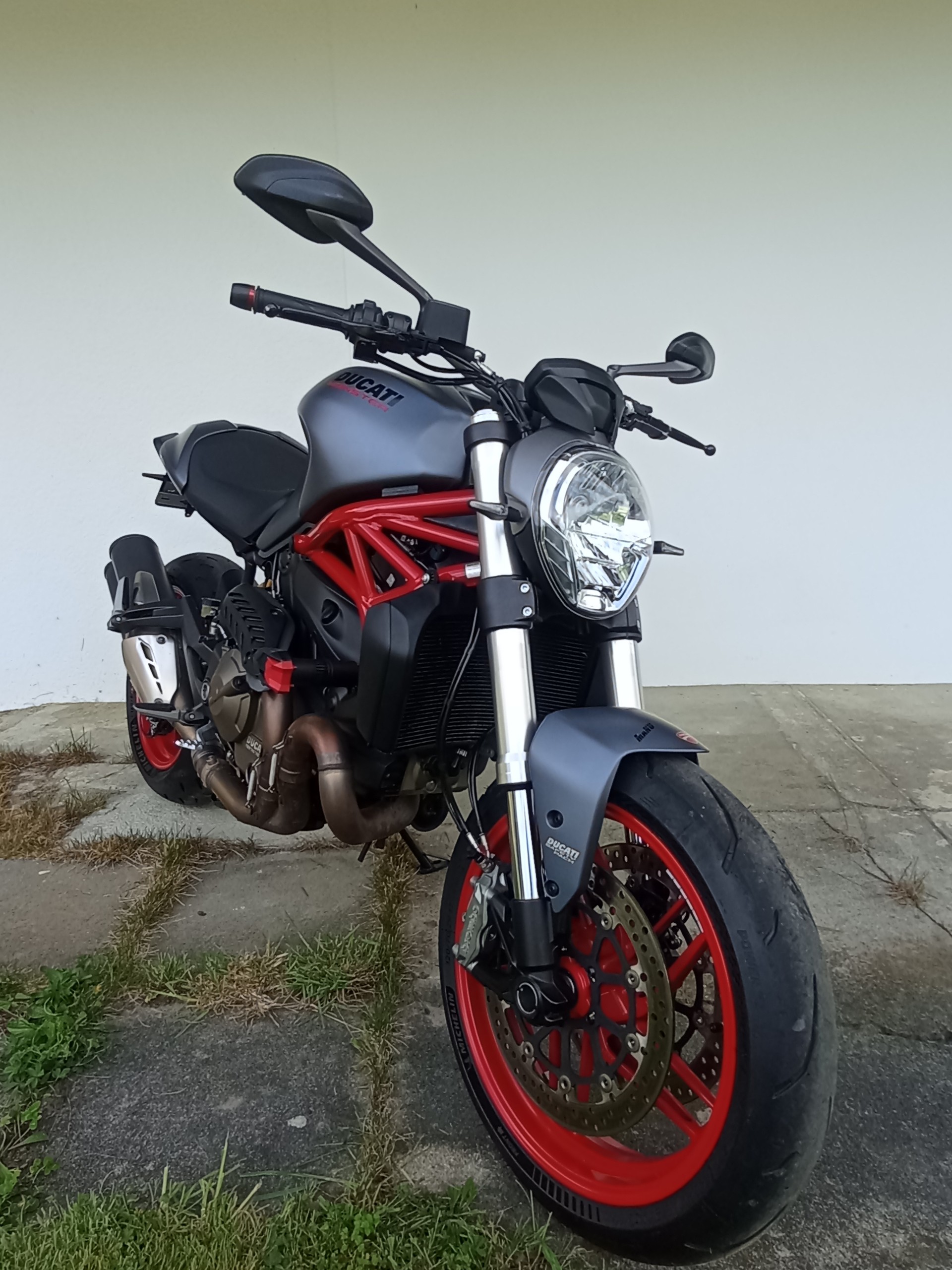 DUCATI Monster 821-image-2
