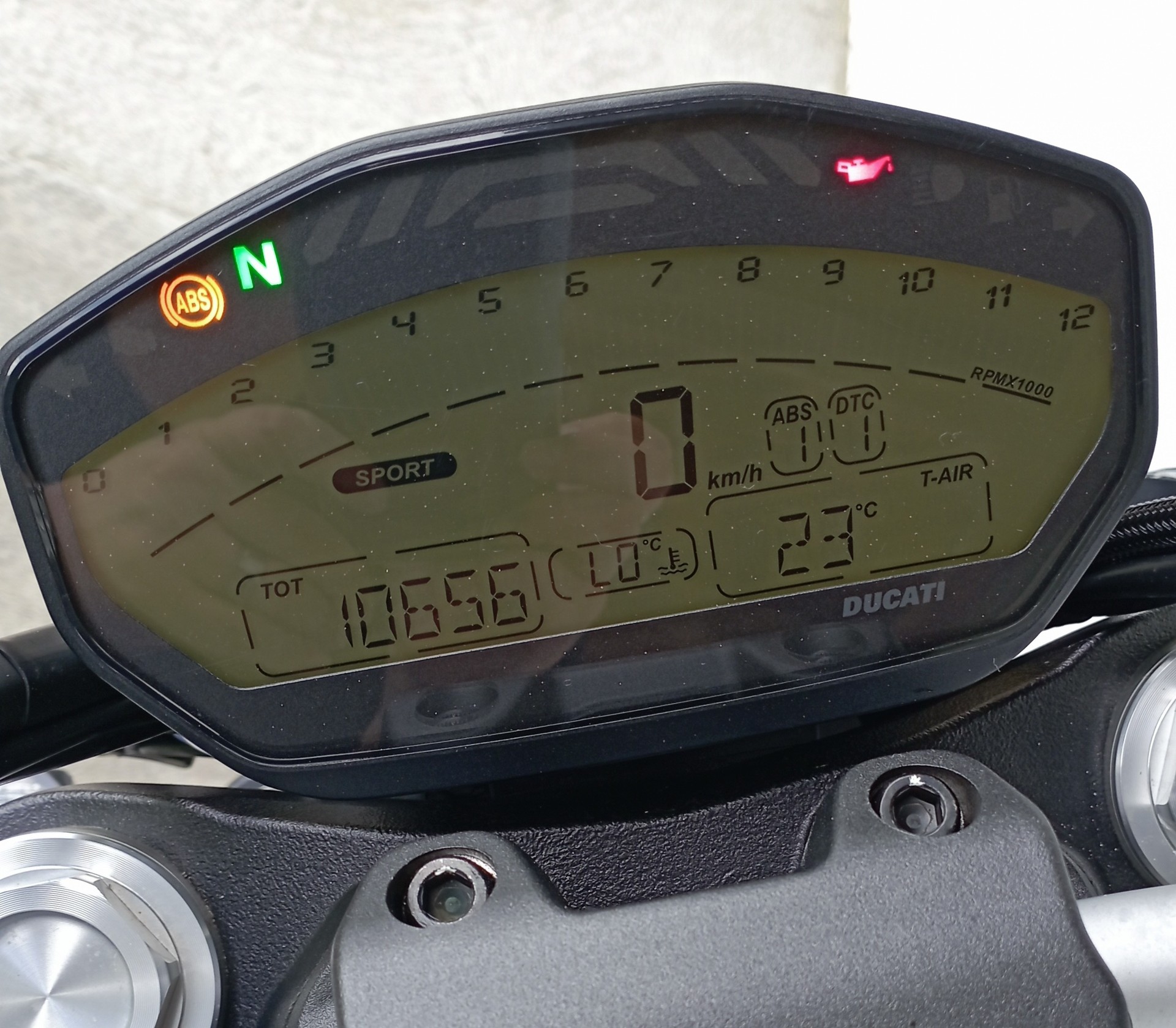 DUCATI Monster 821-image-5