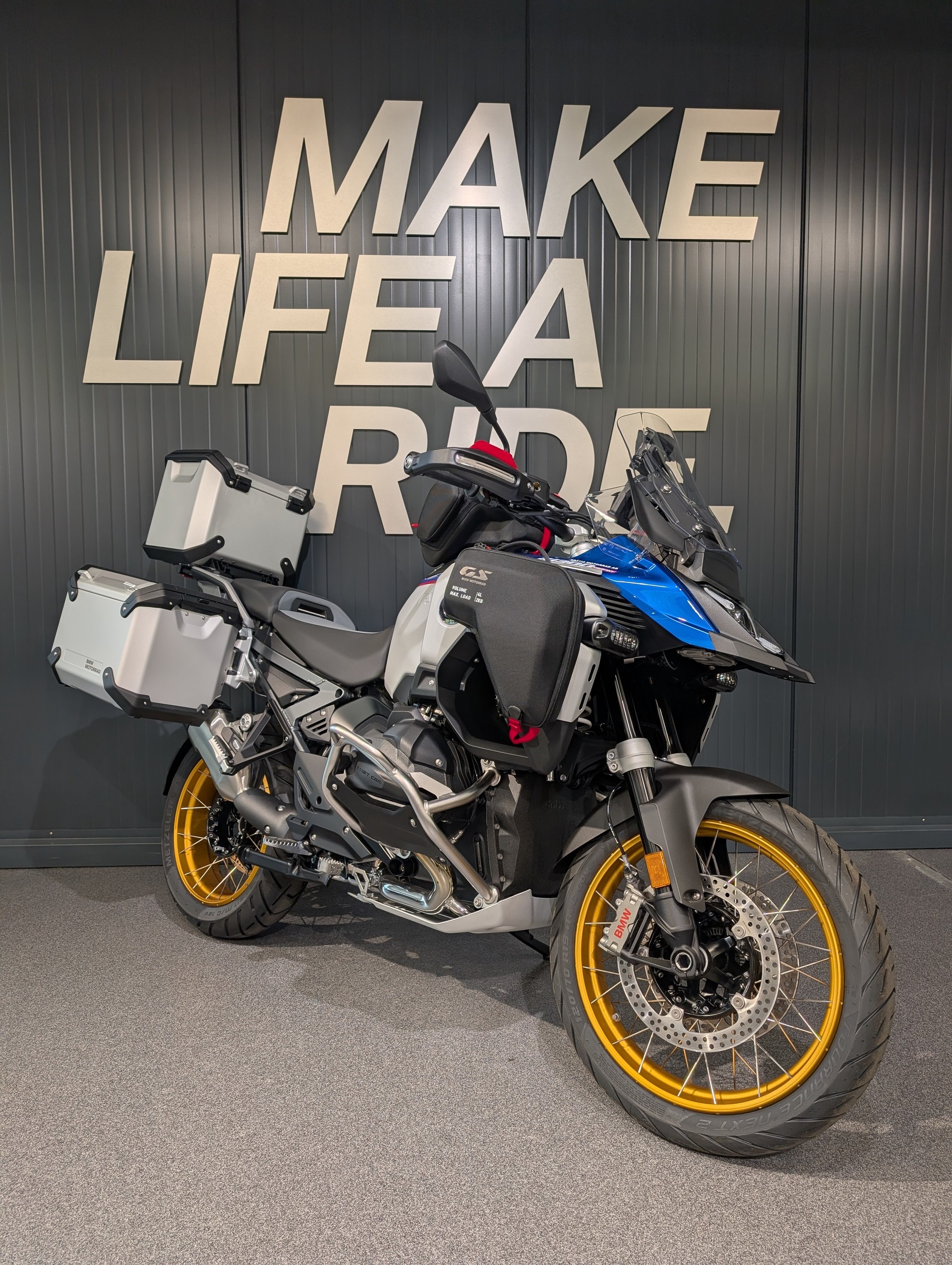 BMW R 1300 GS Adventure-showroom-element-1