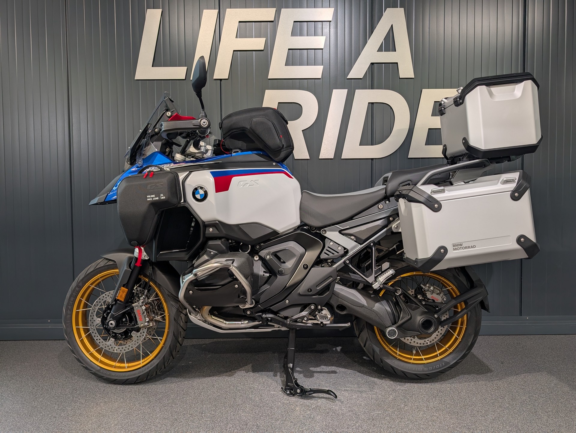 BMW R 1300 GS Adventure-showroom-element-2
