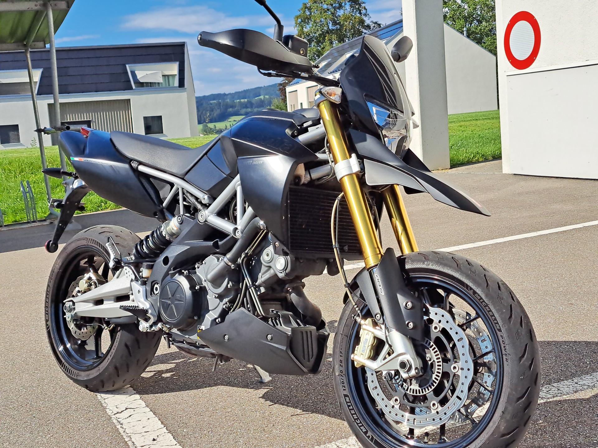 APRILIA Dorsoduro SMV 750 ABS-image-2
