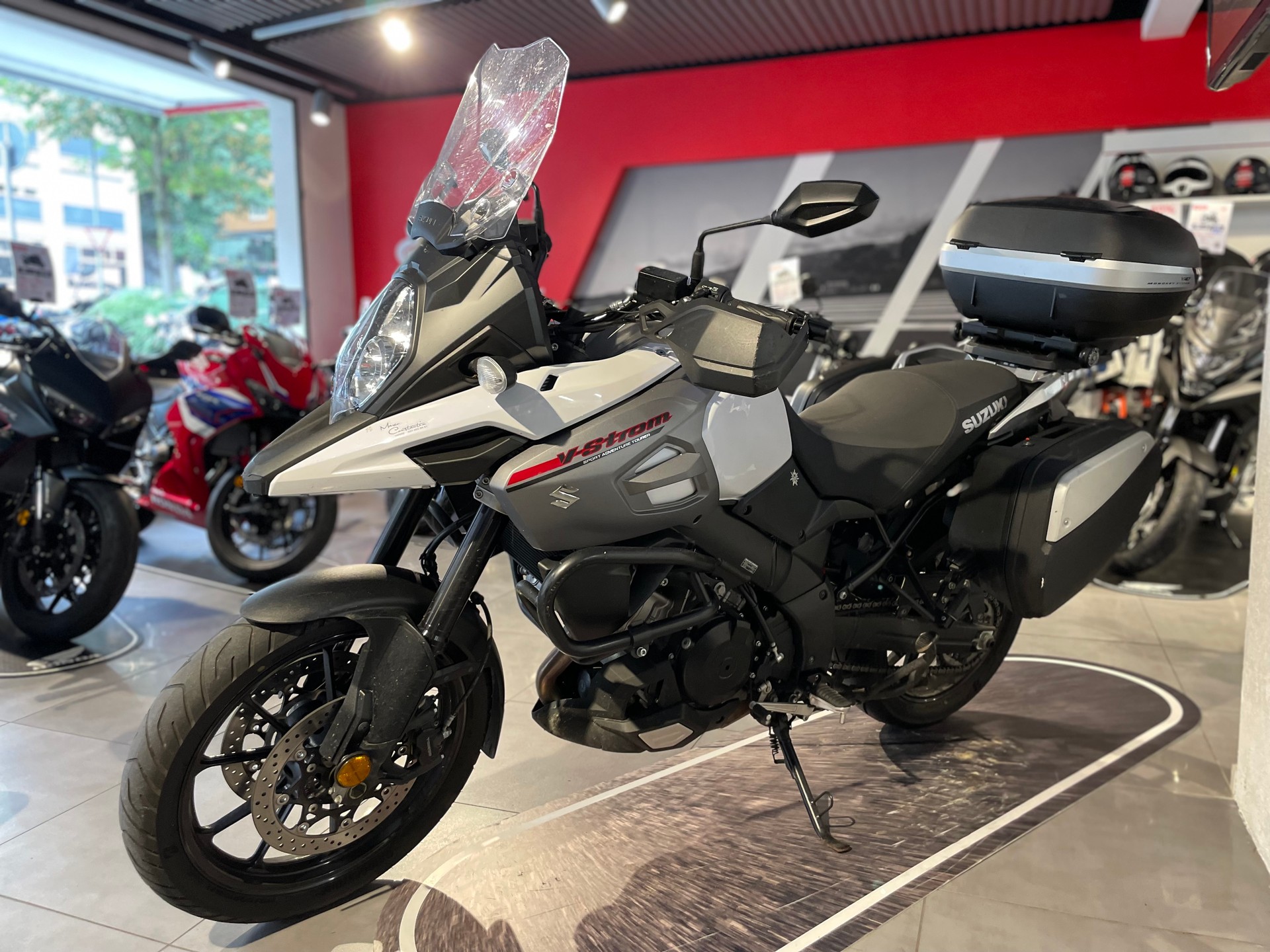 SUZUKI DL 1000 ABS L8