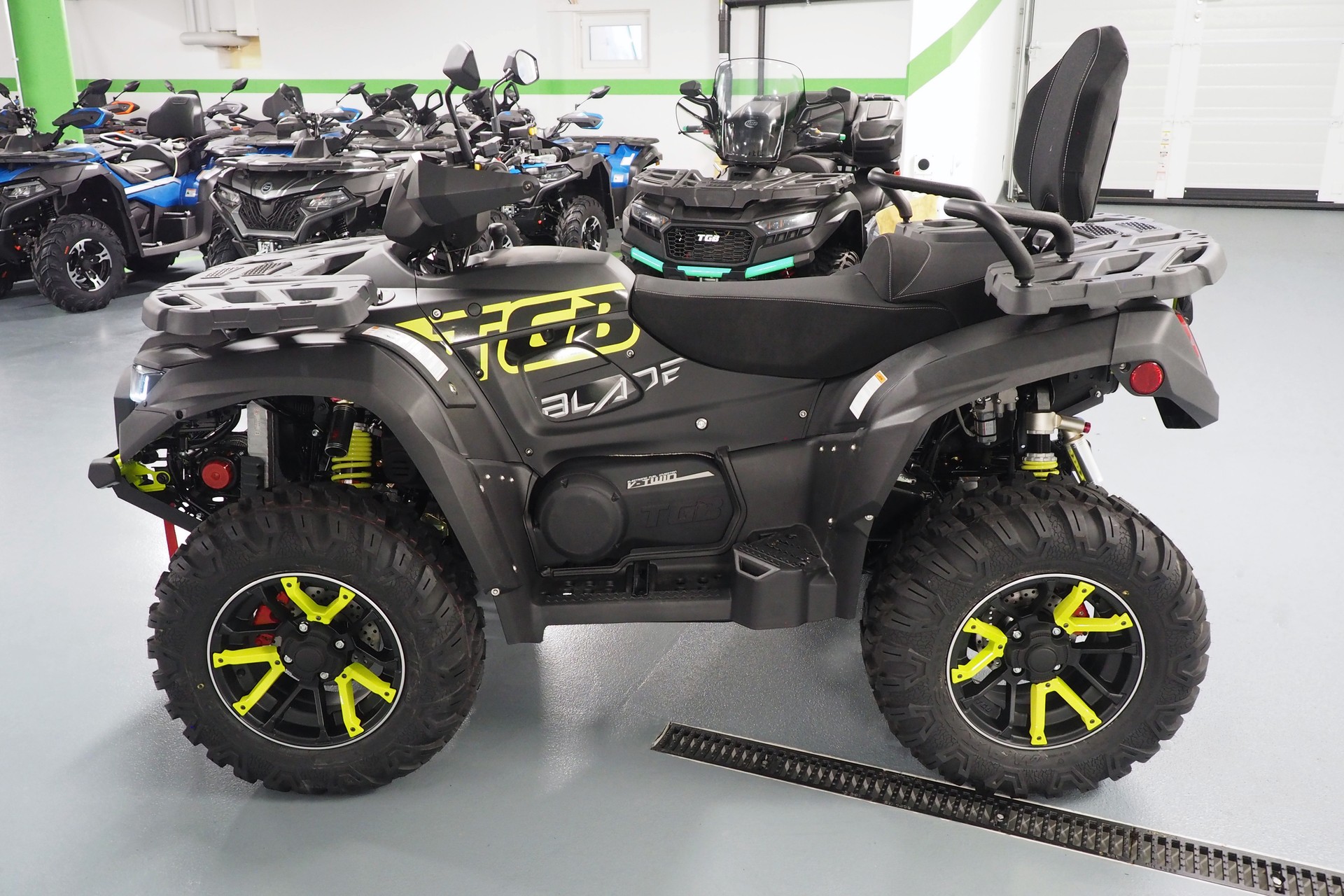 TGB Blade 1000 EFI LT Touring 4x4-showroom-element-3