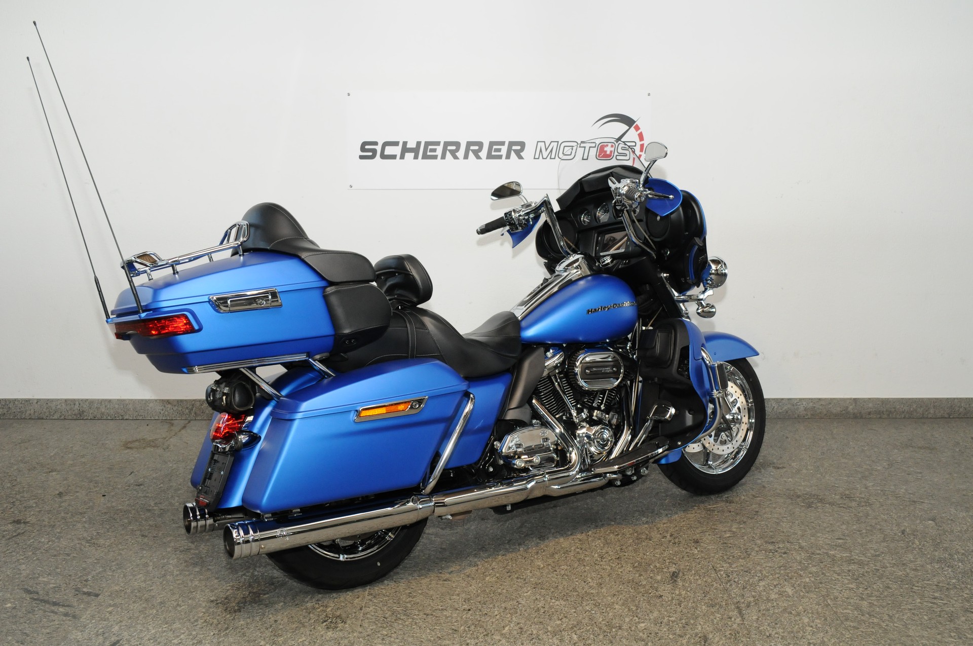 HARLEY-DAVIDSON FLHTKSE Electra Glide Ultra Limited 114 CVO-showroom-element-2