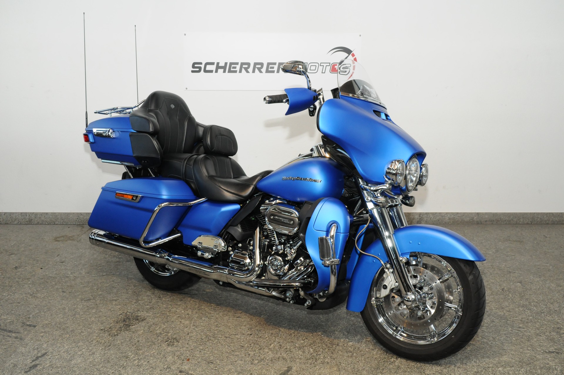 HARLEY-DAVIDSON FLHTKSE Electra Glide Ultra Limited 114 CVO-showroom-element-1