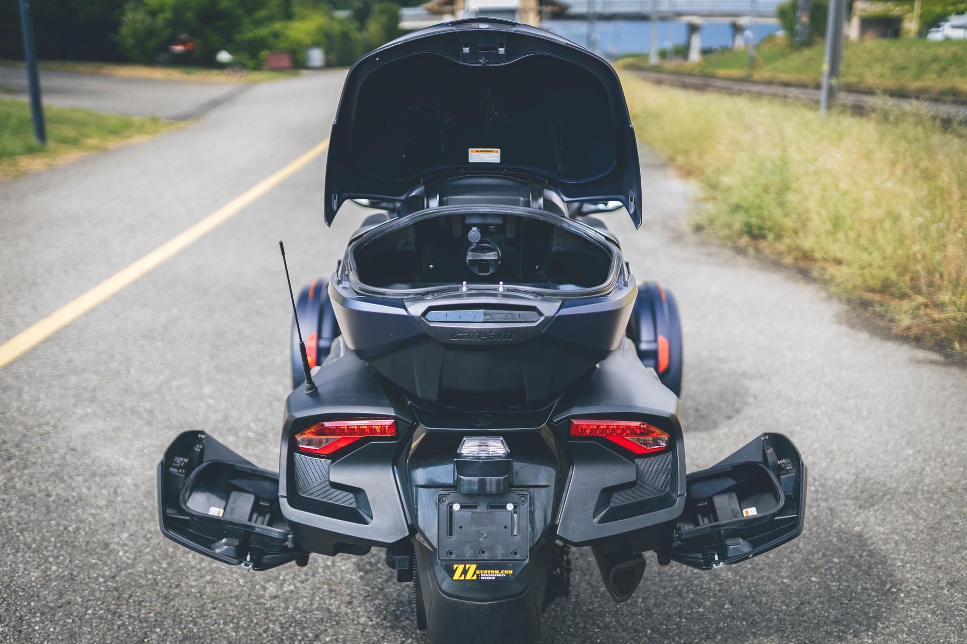 CAN-AM Spyder RT-LTD Sea Sky Edition SE6-image-9