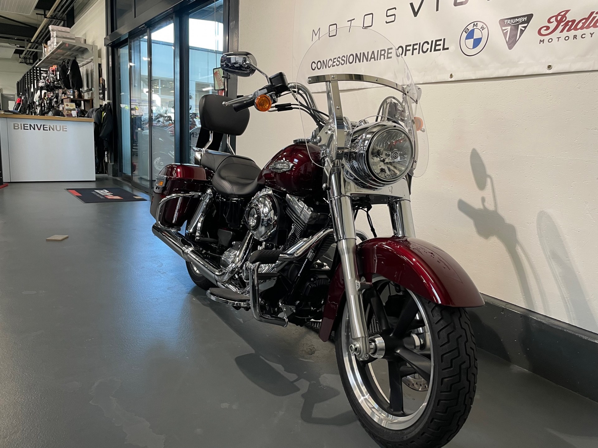 HARLEY-DAVIDSON FLD 1690 Dyna Switchback-showroom-element-1