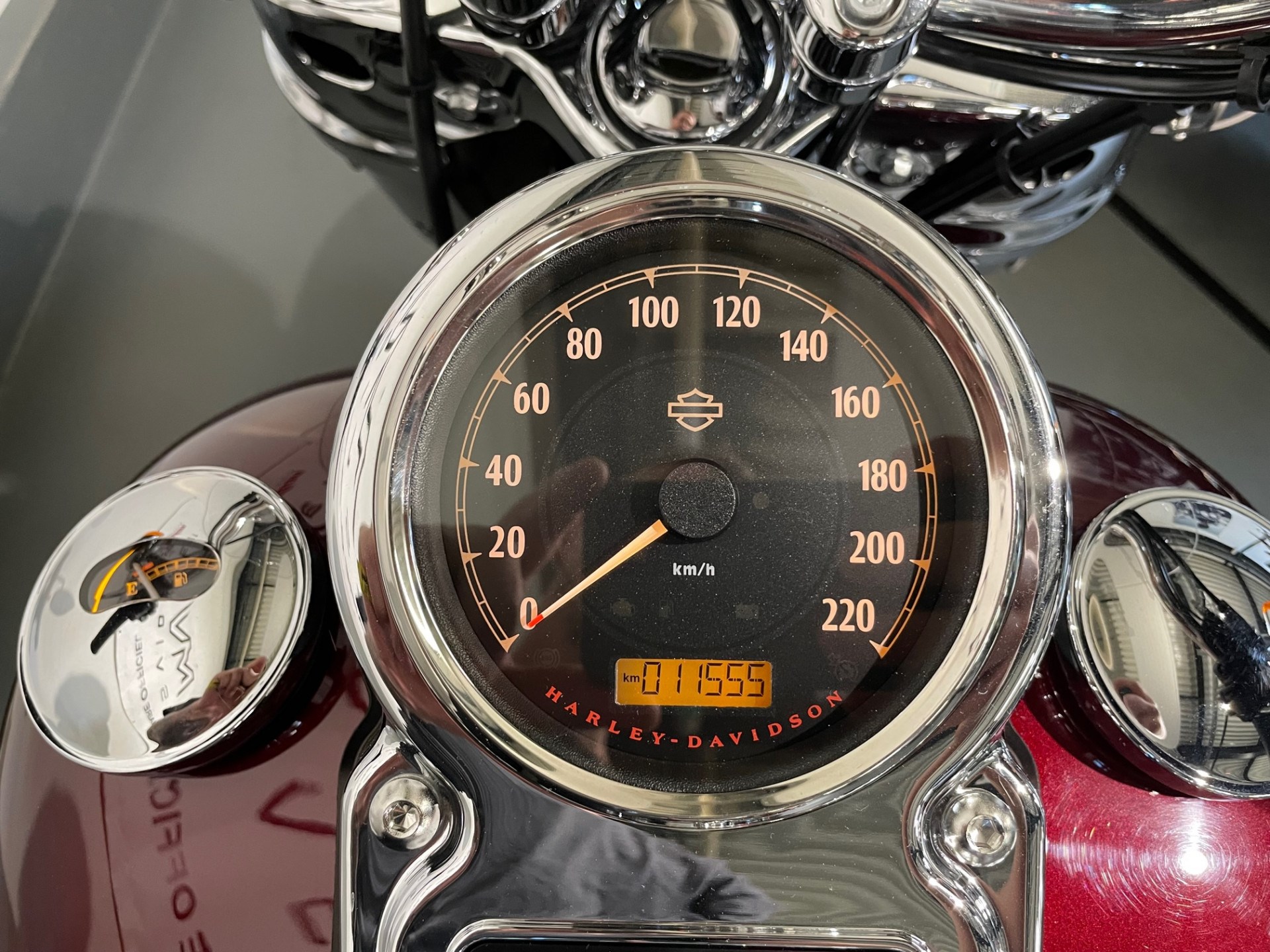 HARLEY-DAVIDSON FLD 1690 Dyna Switchback-showroom-element-3