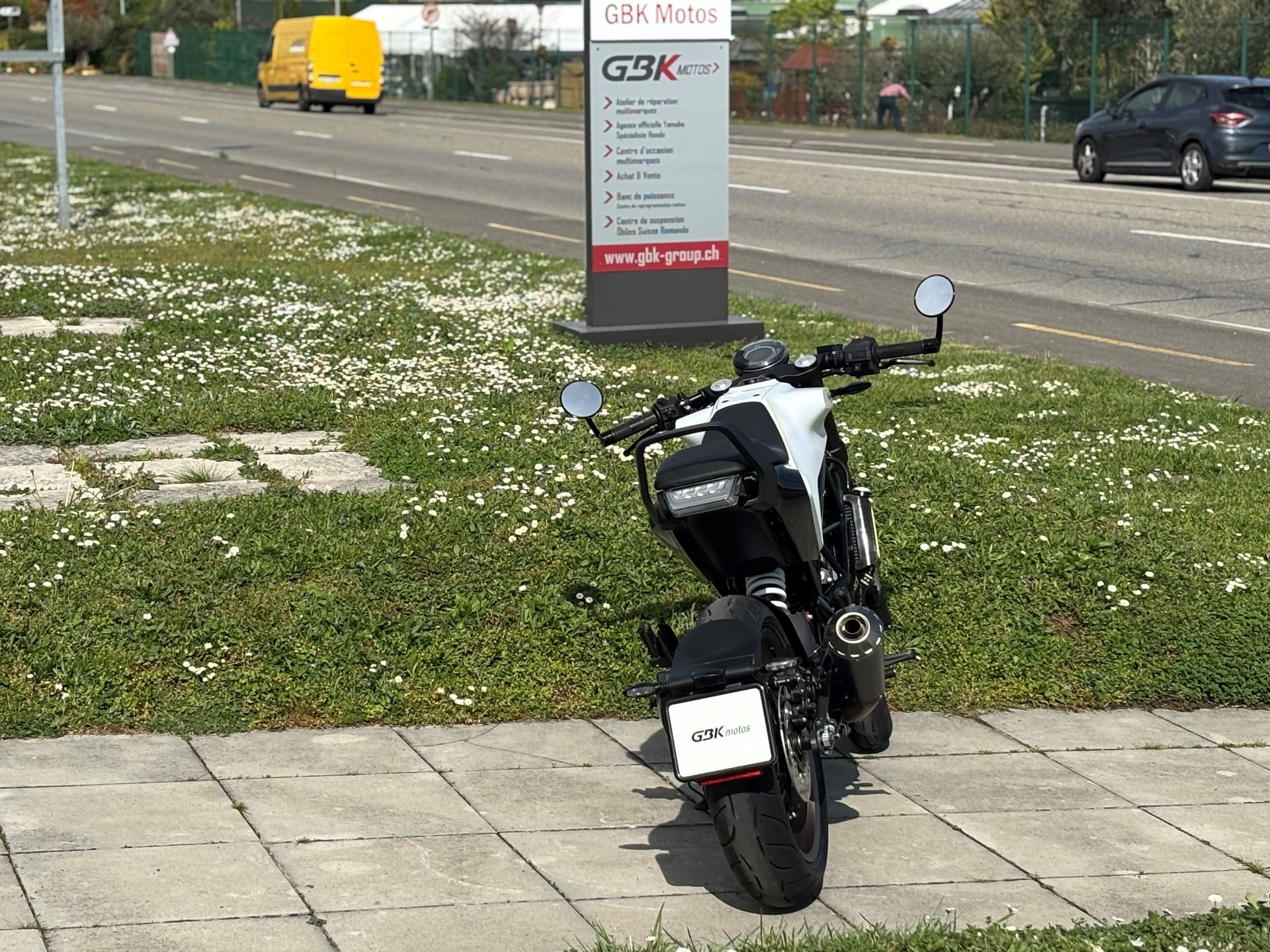 HUSQVARNA Vitpilen 401-showroom-element-3
