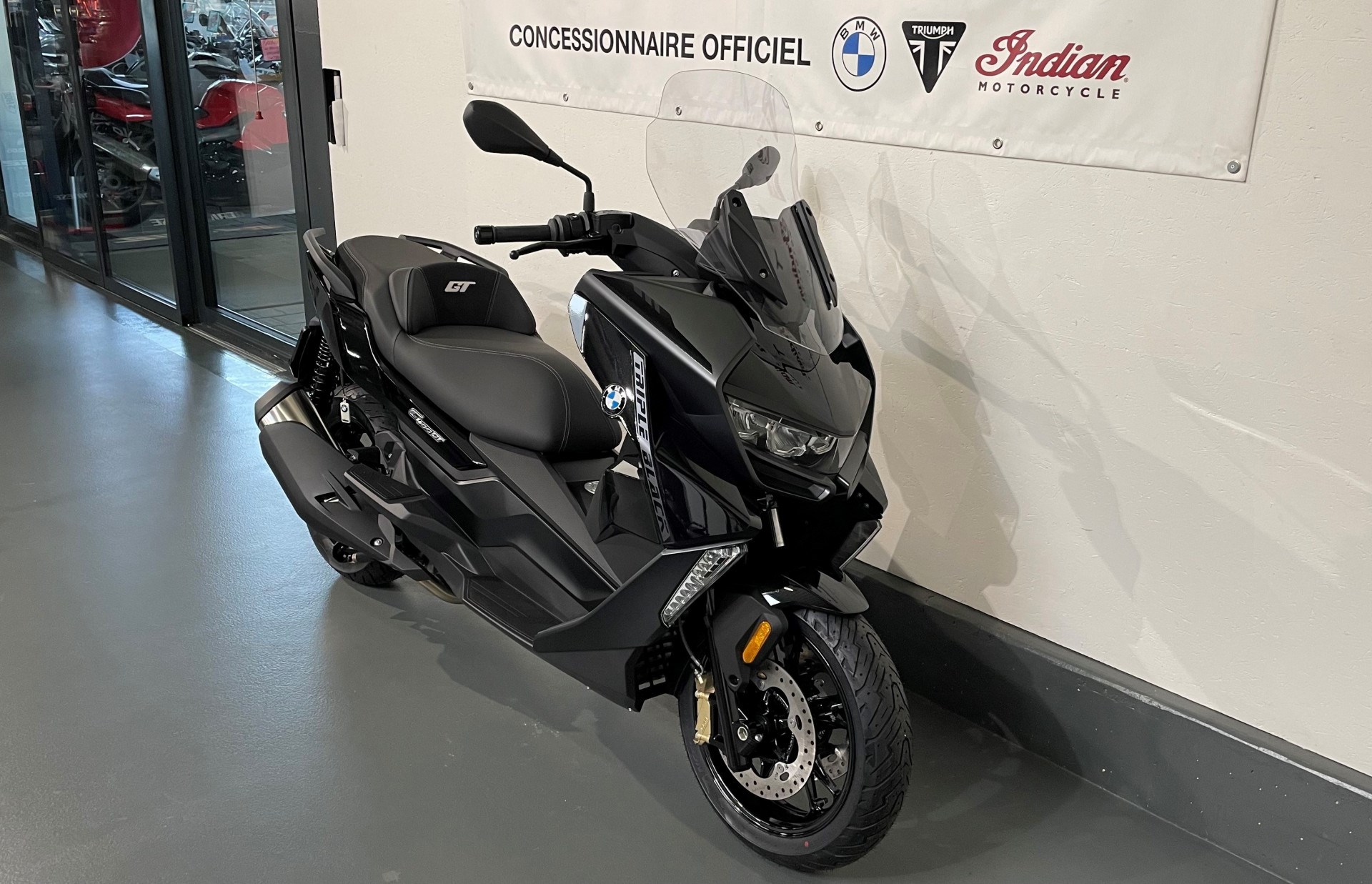 BMW C 400 GT Triple Black CHF 600 de rabais inclus jusqu'au 30.06.2025-showroom-element-1