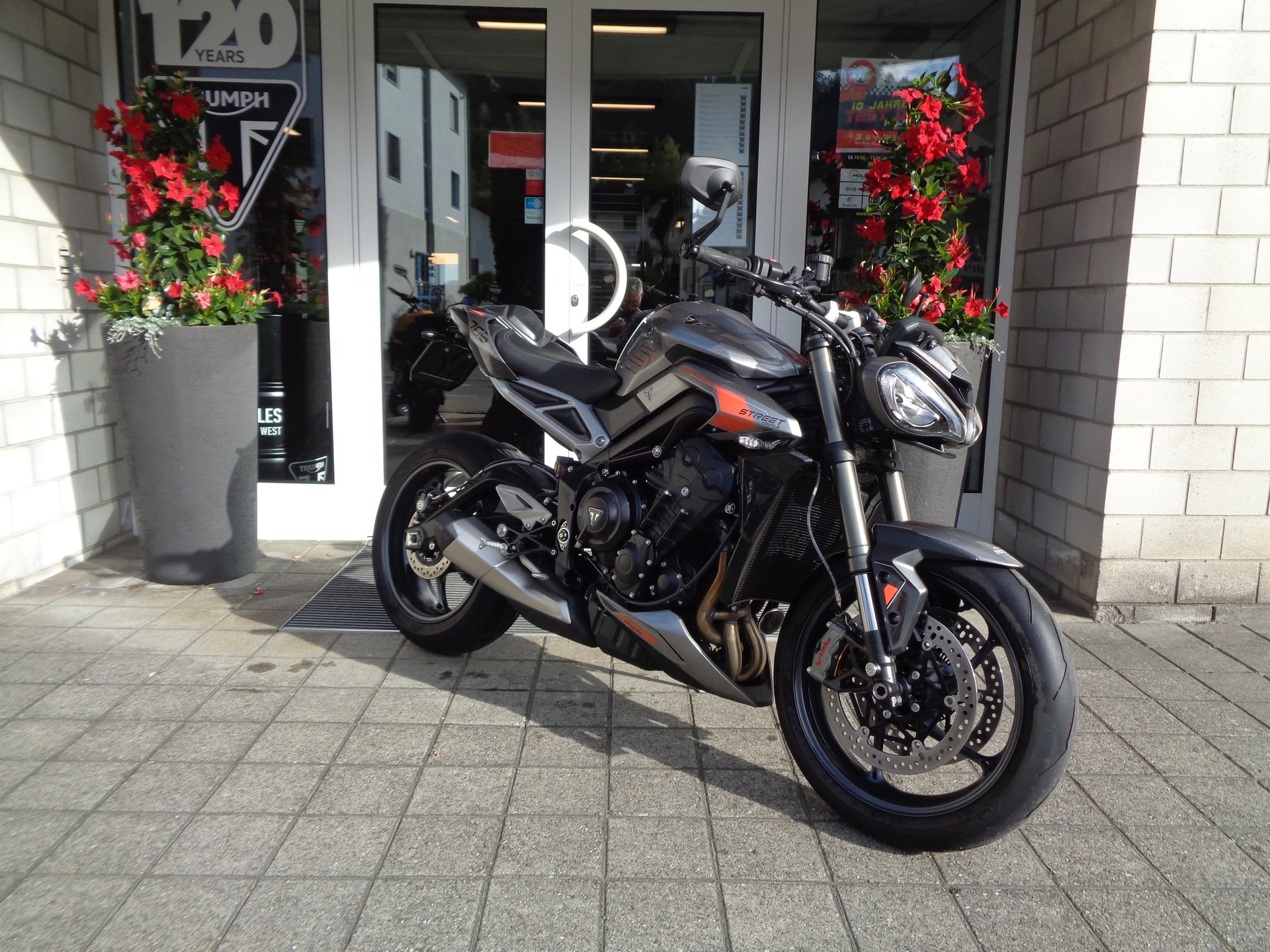 TRIUMPH Street Triple RS 765-showroom-element-2