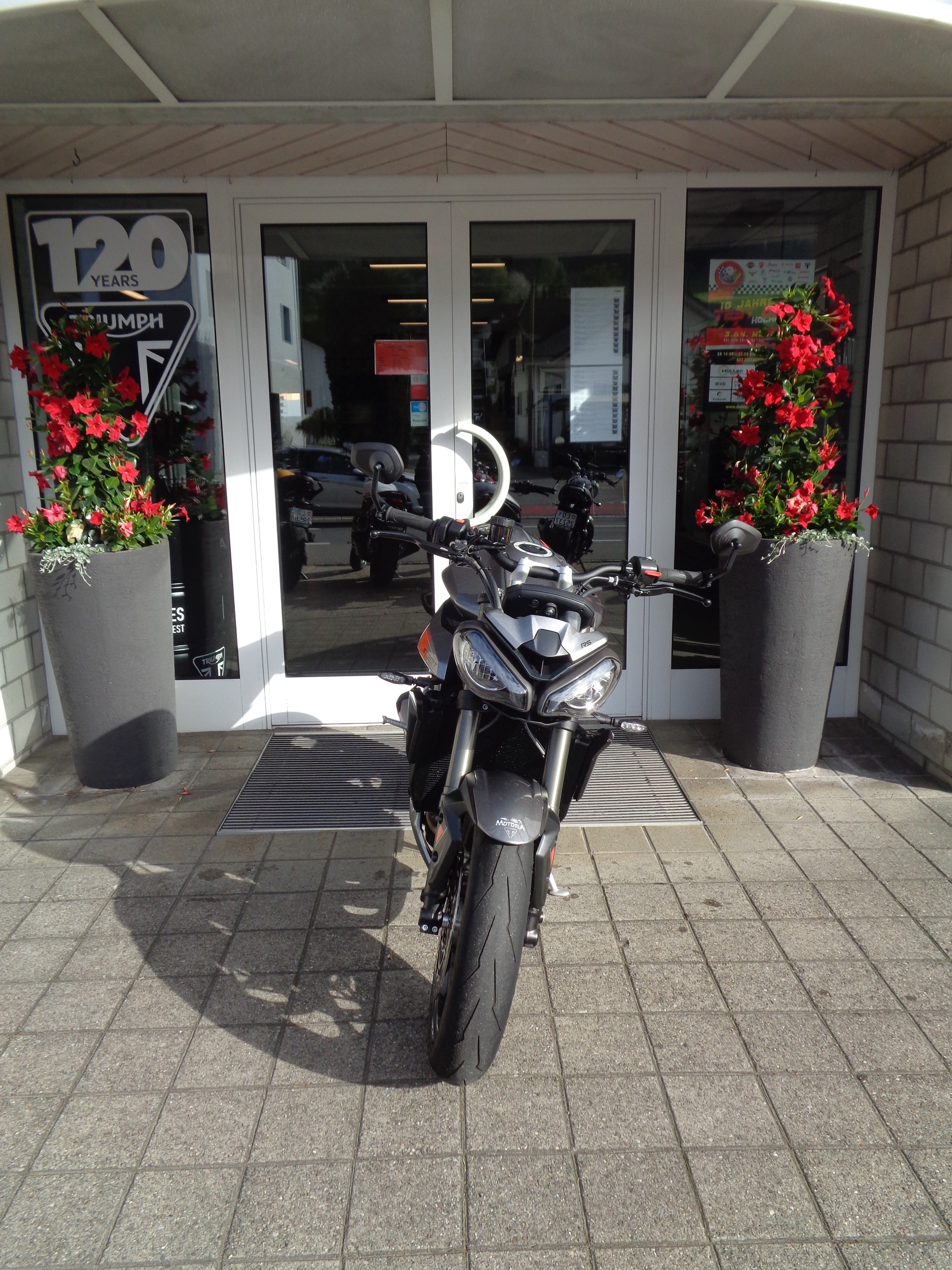 TRIUMPH Street Triple RS 765-showroom-element-3
