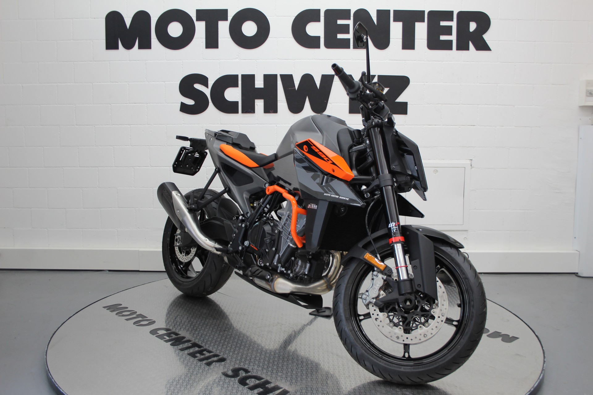 KTM 990 Duke-showroom-element-1
