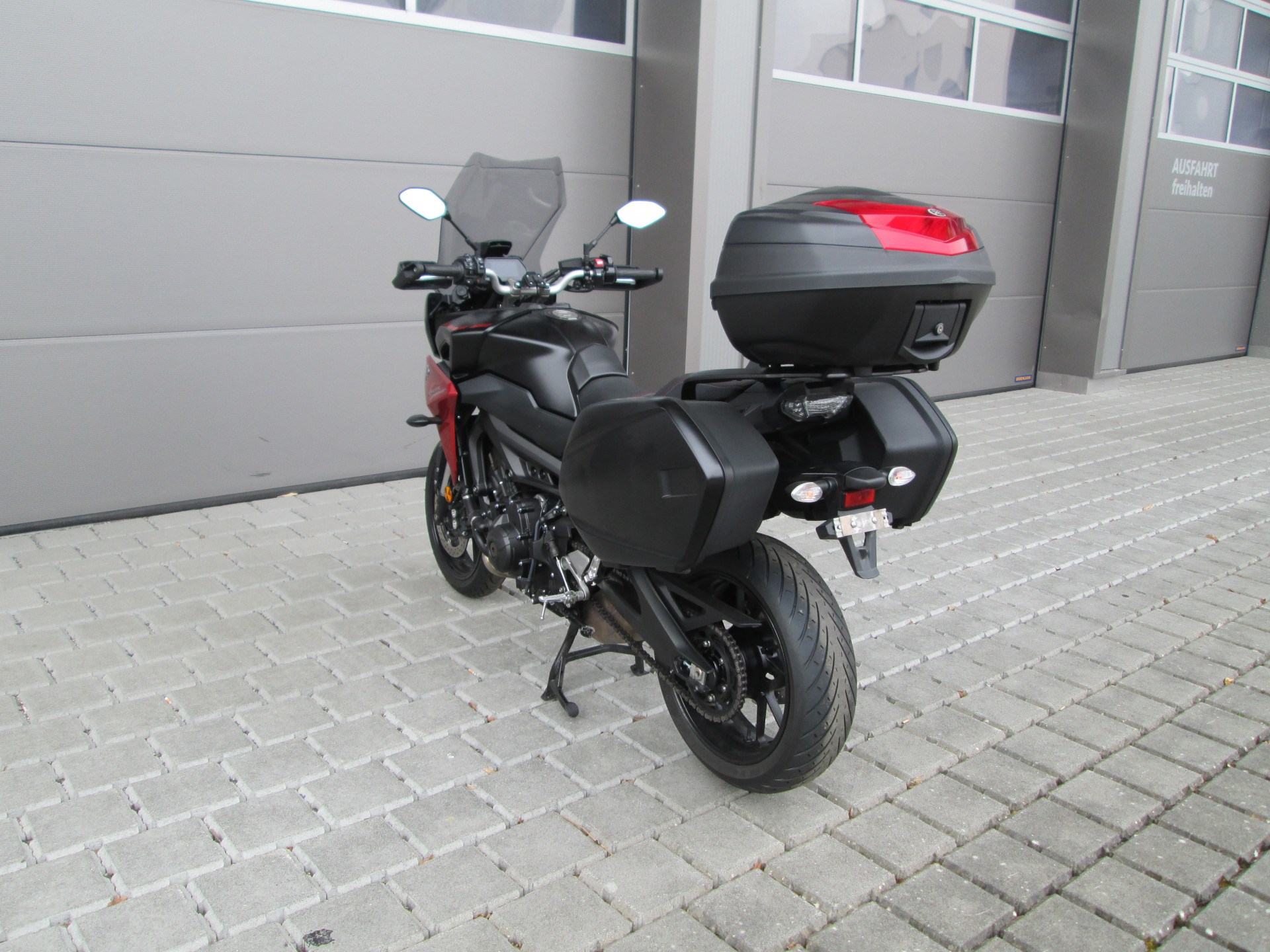 YAMAHA Tracer 900 GT-showroom-element-1