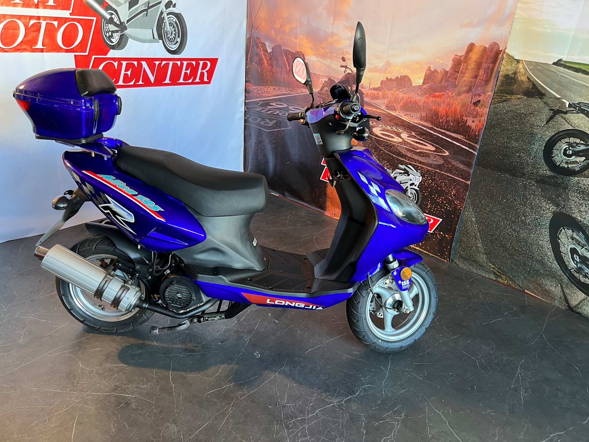 LONGCHANG 125 alien-showroom-element-3