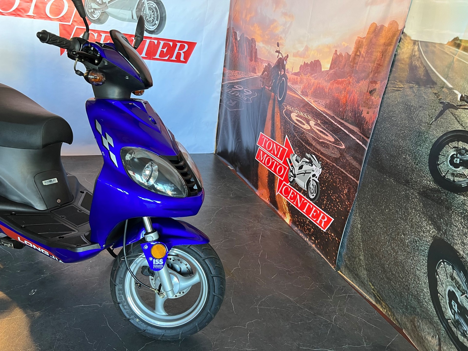 LONGCHANG 125 alien-showroom-element-2