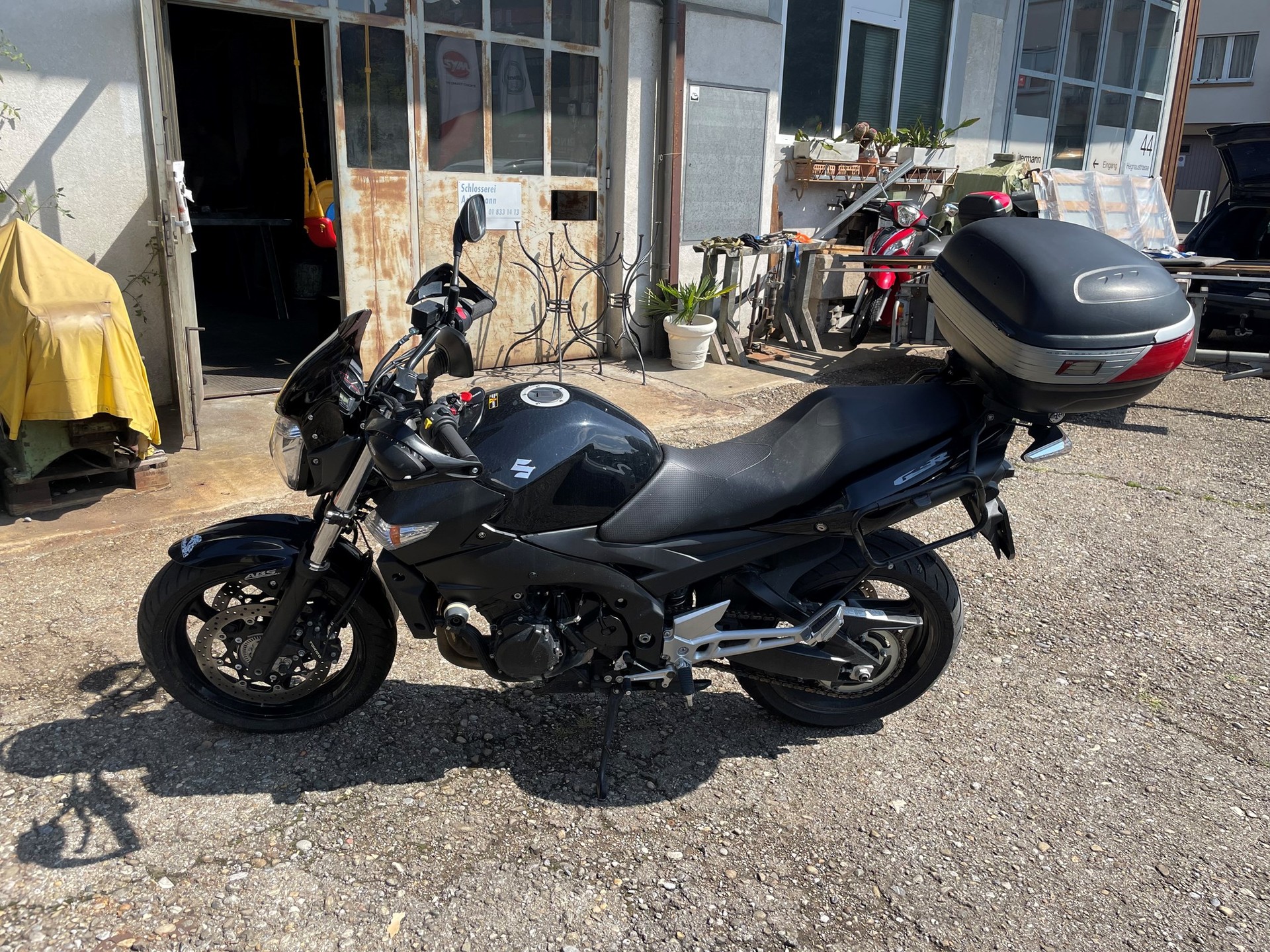 SUZUKI GSR 600-image-1