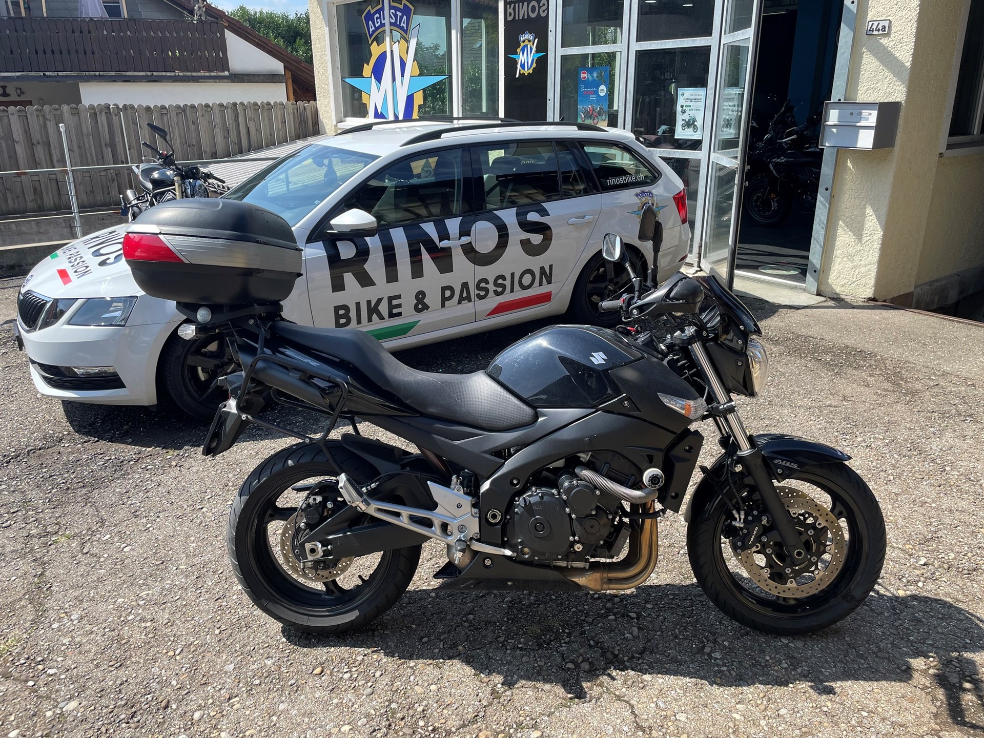 SUZUKI GSR 600-image-0