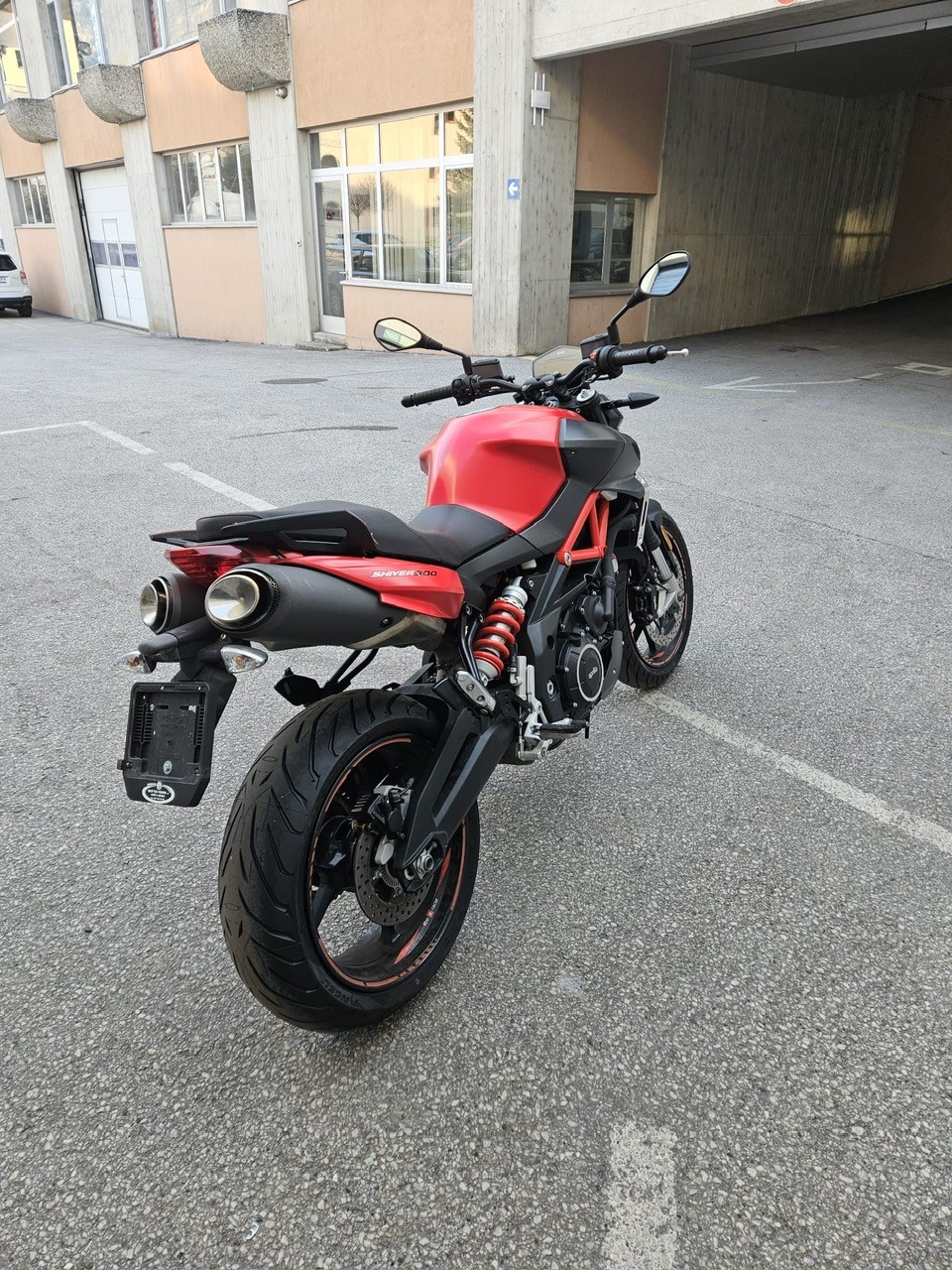APRILIA SL 900 Shiver ABS (35kW)-showroom-element-2
