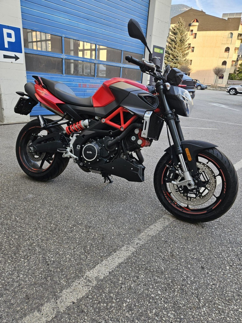 APRILIA SL 900 Shiver ABS (35kW)-showroom-element-1