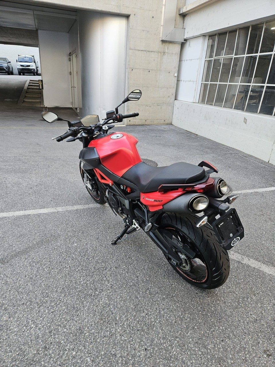 APRILIA SL 900 Shiver ABS (35kW)-showroom-element-3