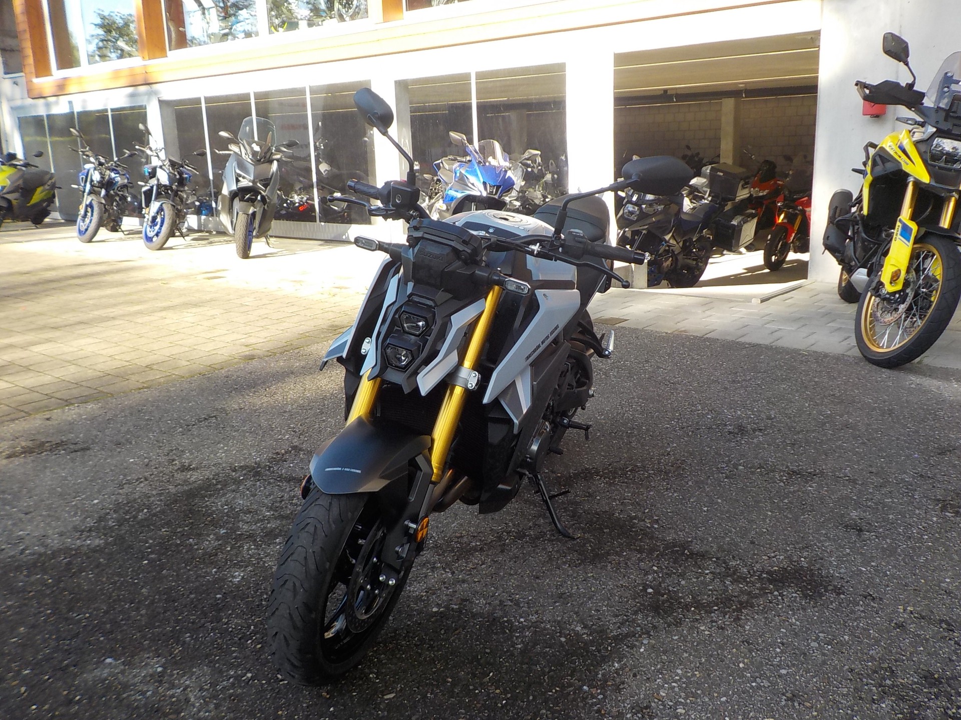 SUZUKI GSX-S 1000-image-2