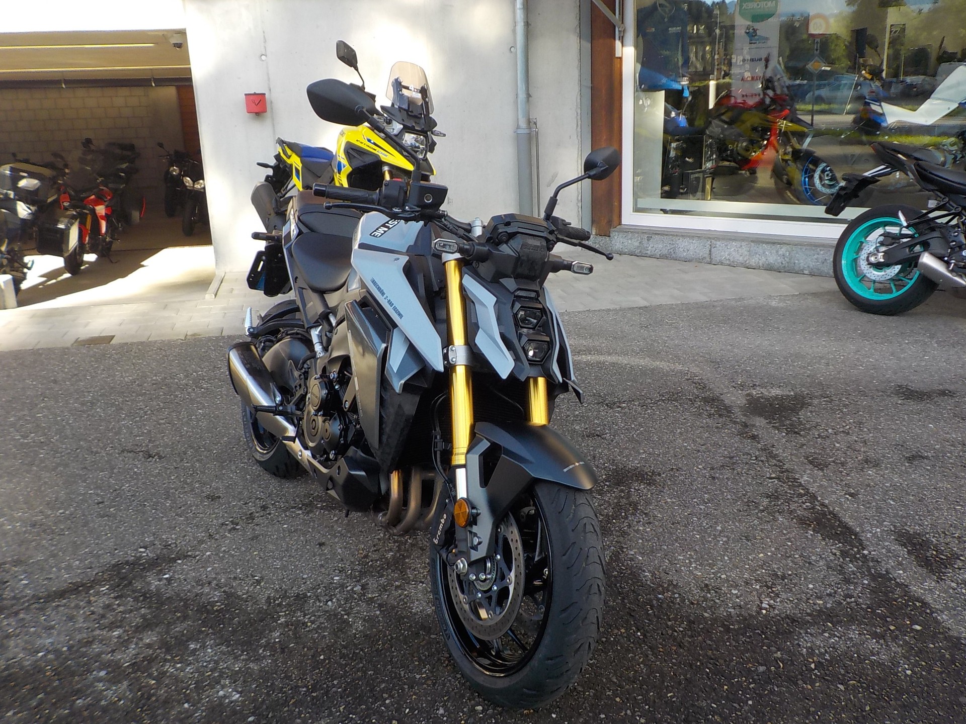SUZUKI GSX-S 1000-image-1