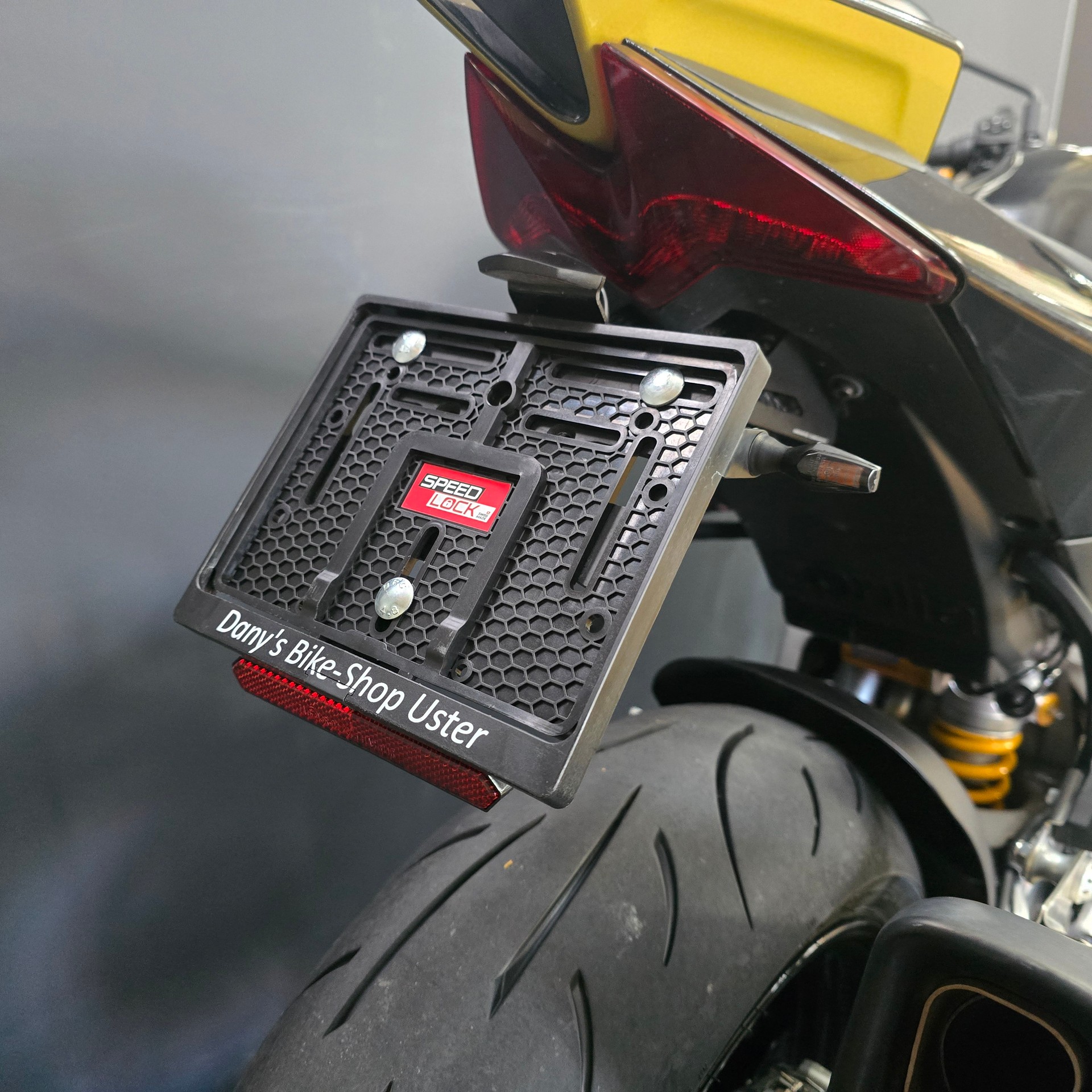 APRILIA Tuono V4 1100 Factory-image-5