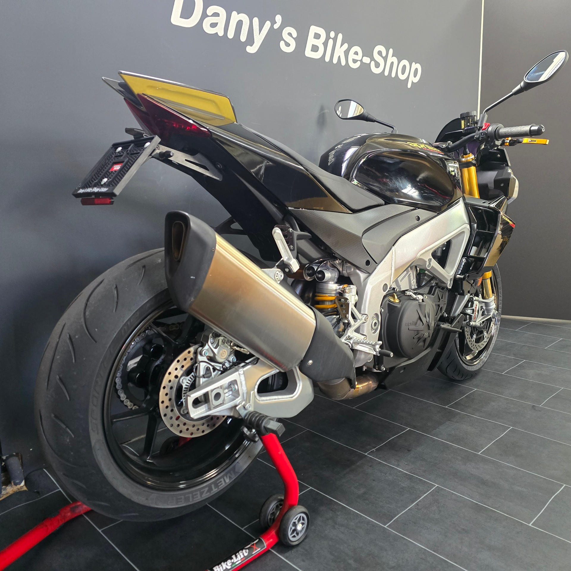 APRILIA Tuono V4 1100 Factory-image-4