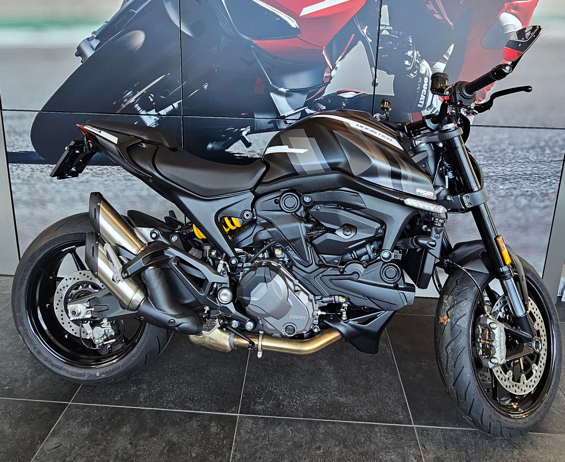DUCATI Monster + 937 Dark Stealth