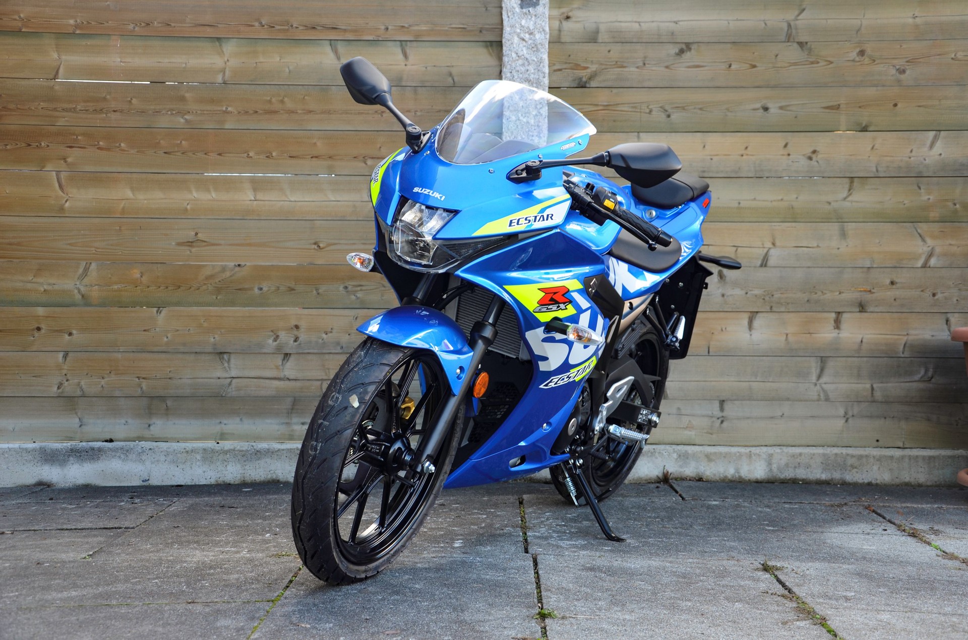 SUZUKI GSX-R 125-showroom-element-2