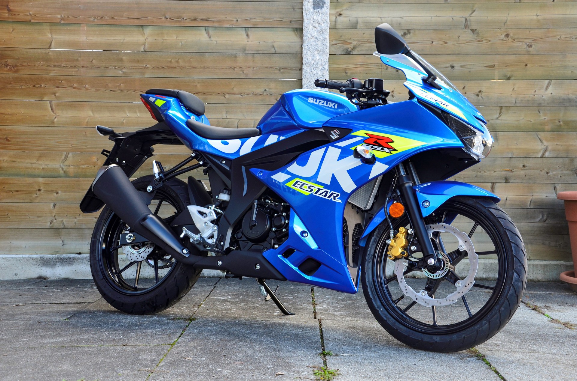 SUZUKI GSX-R 125-showroom-element-1