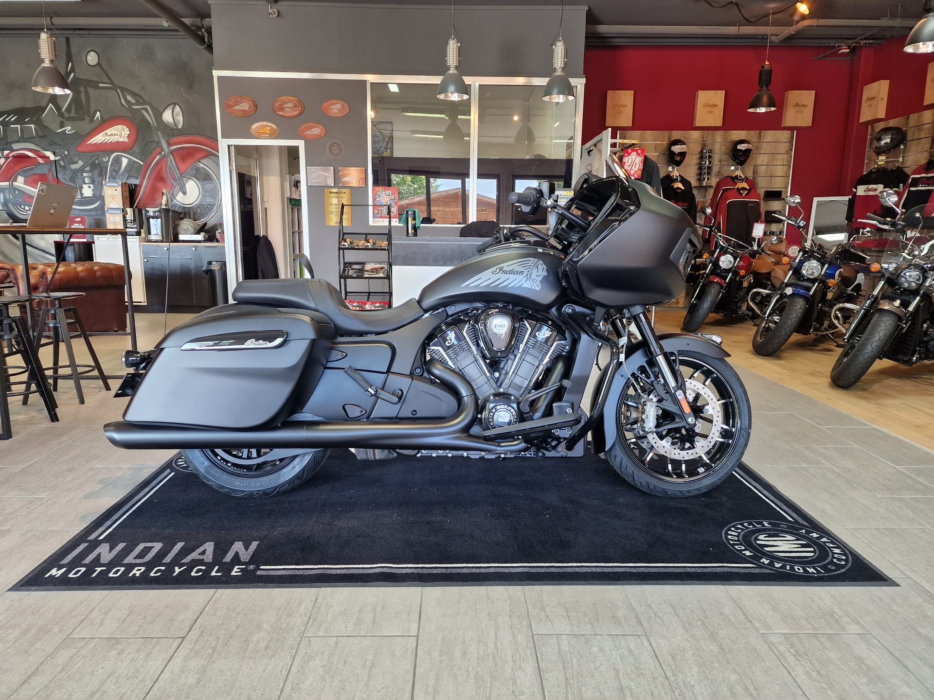 INDIAN Challenger Dark Horse