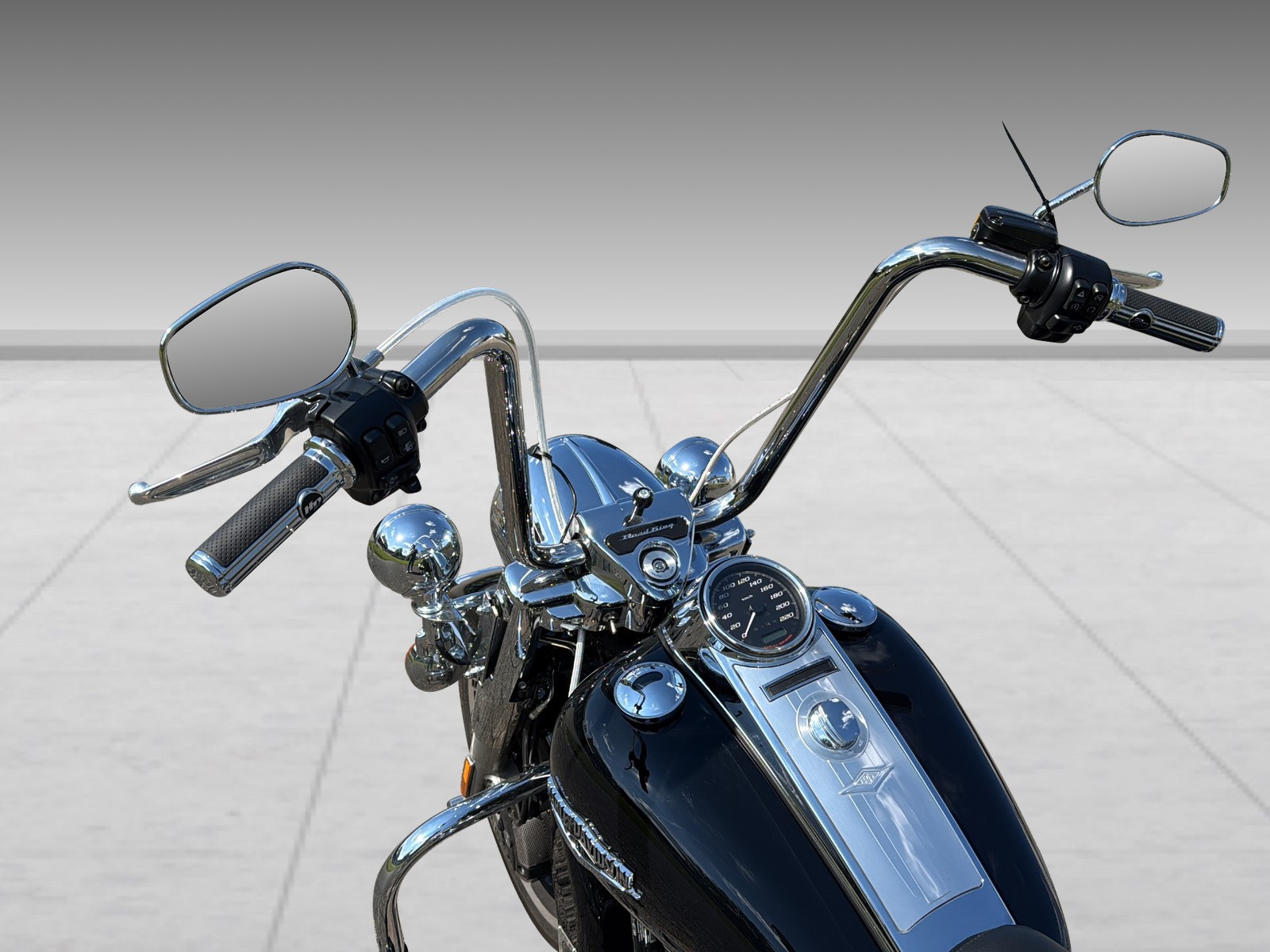 HARLEY-DAVIDSON FLHR Road King 107-showroom-element-3