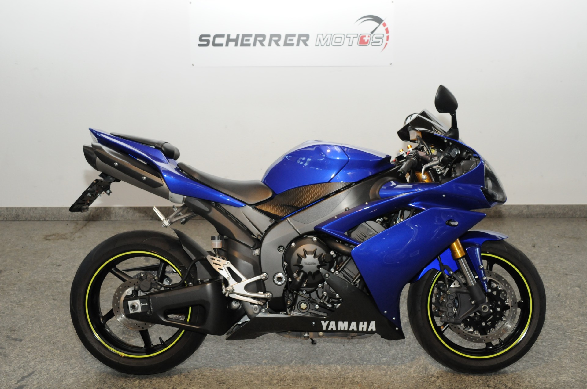 YAMAHA YZF-R1