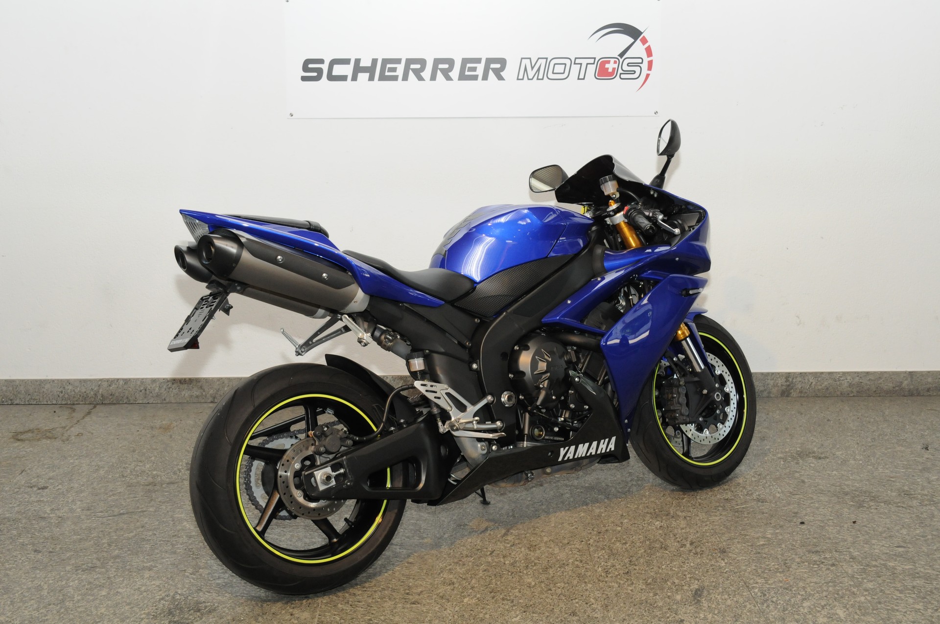 YAMAHA YZF-R1-showroom-element-2